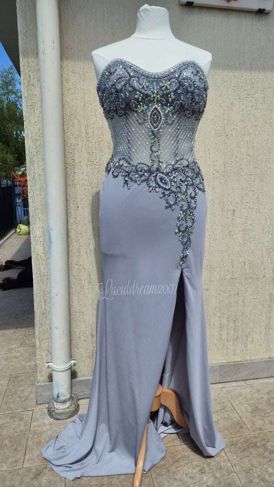 Robe bustier grise brodée
