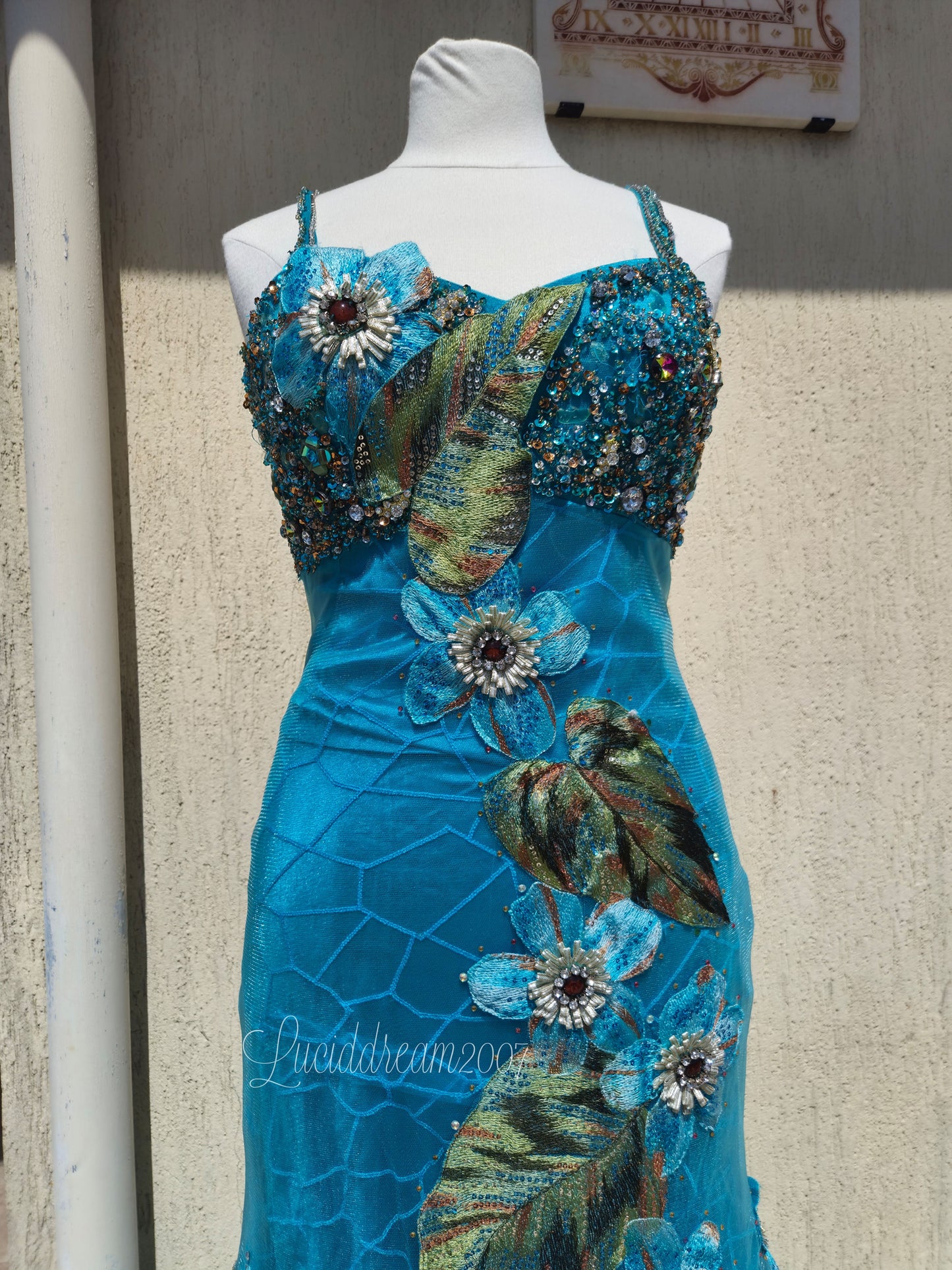 Maxi robe bleue brodée