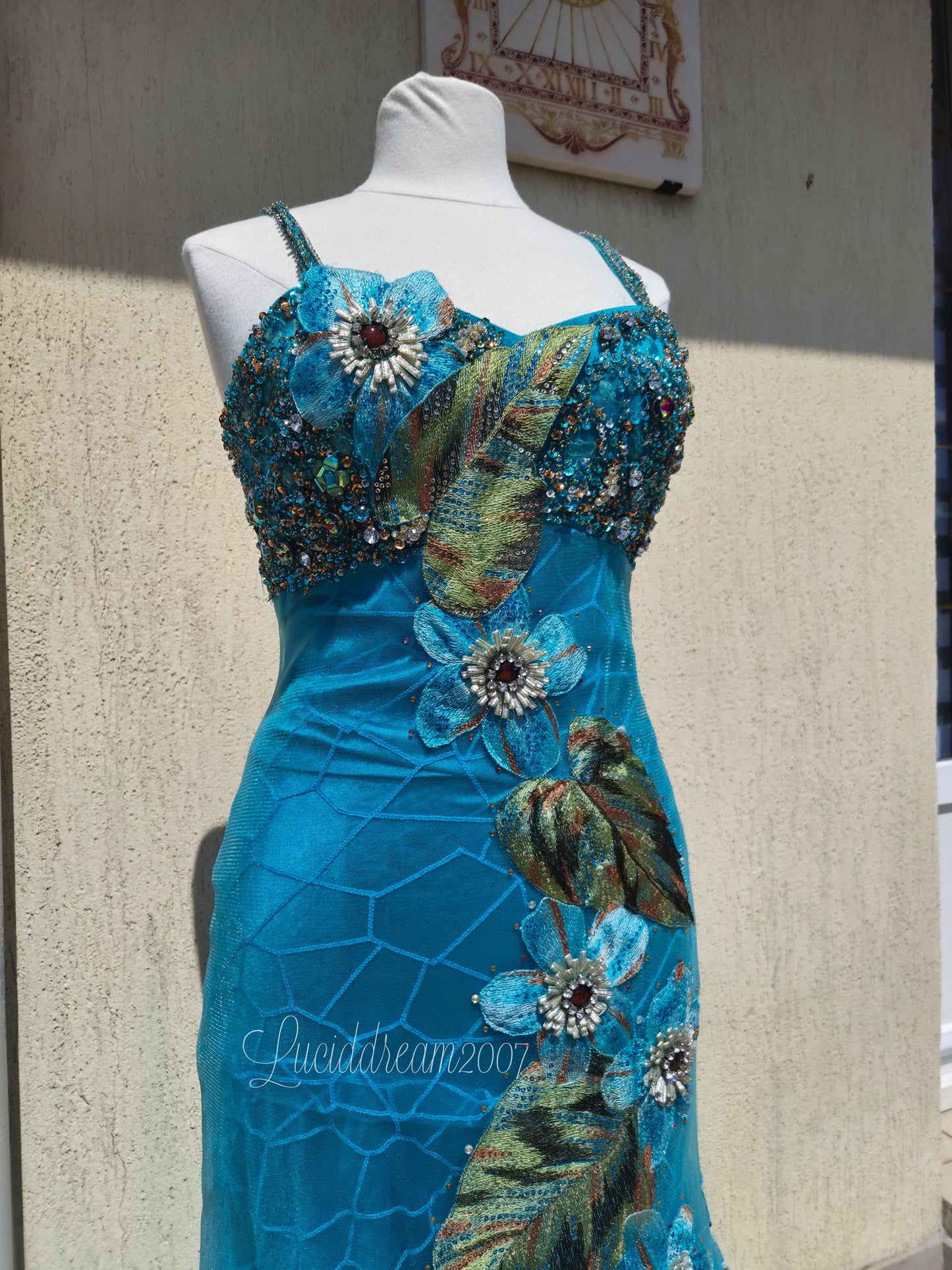 Maxi robe bleue brodée