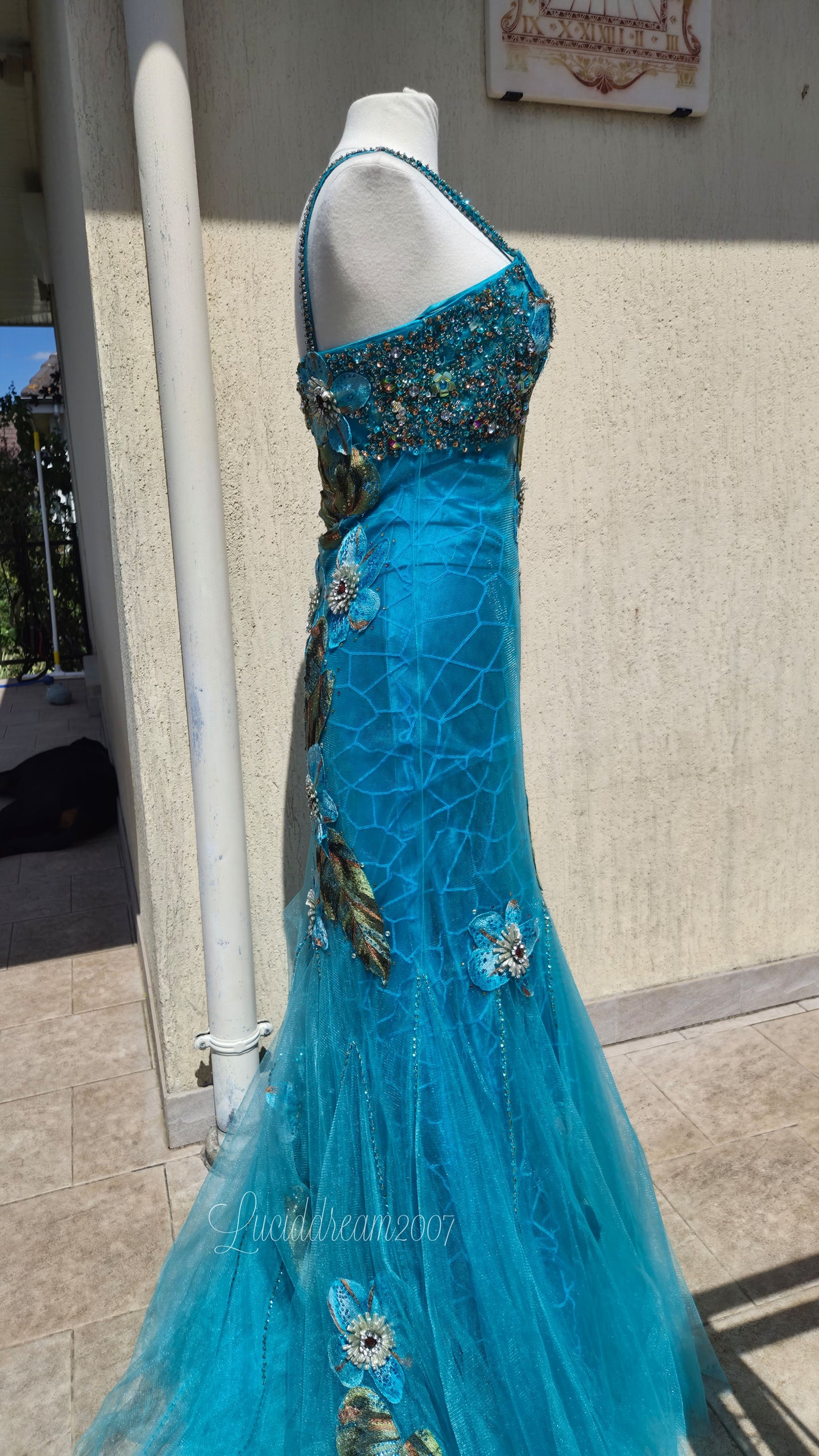 Maxi robe bleue brodée
