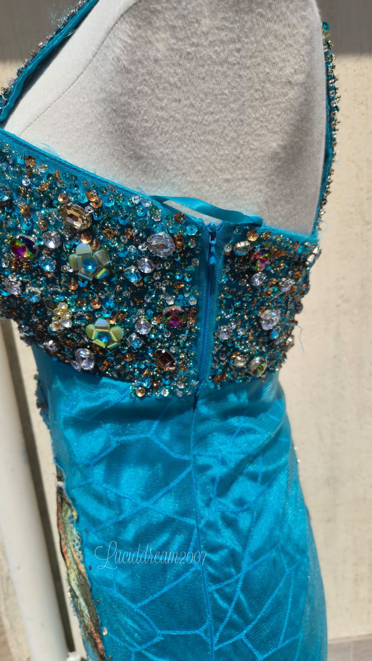 Maxi robe bleue brodée