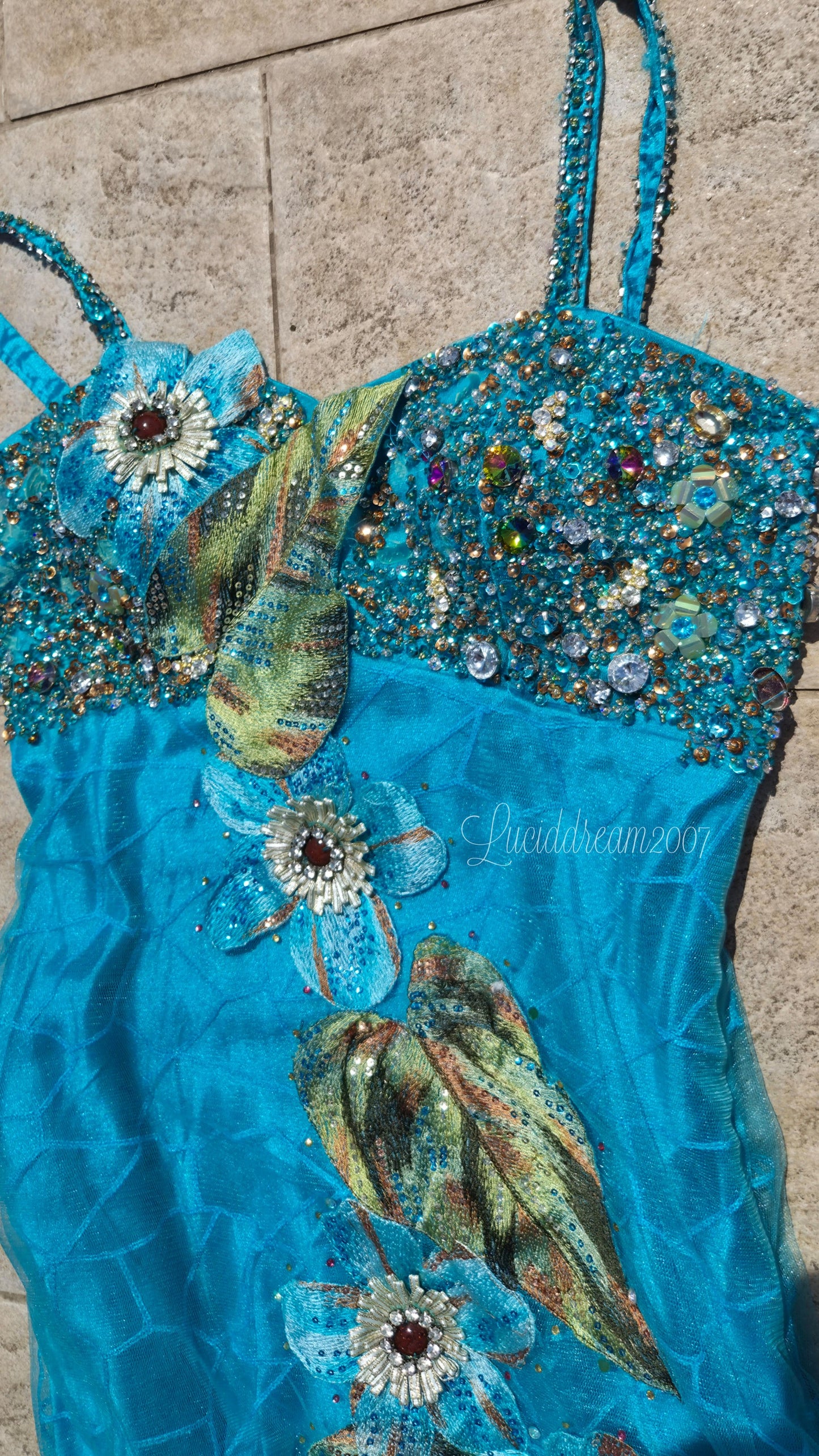 Maxi robe bleue brodée