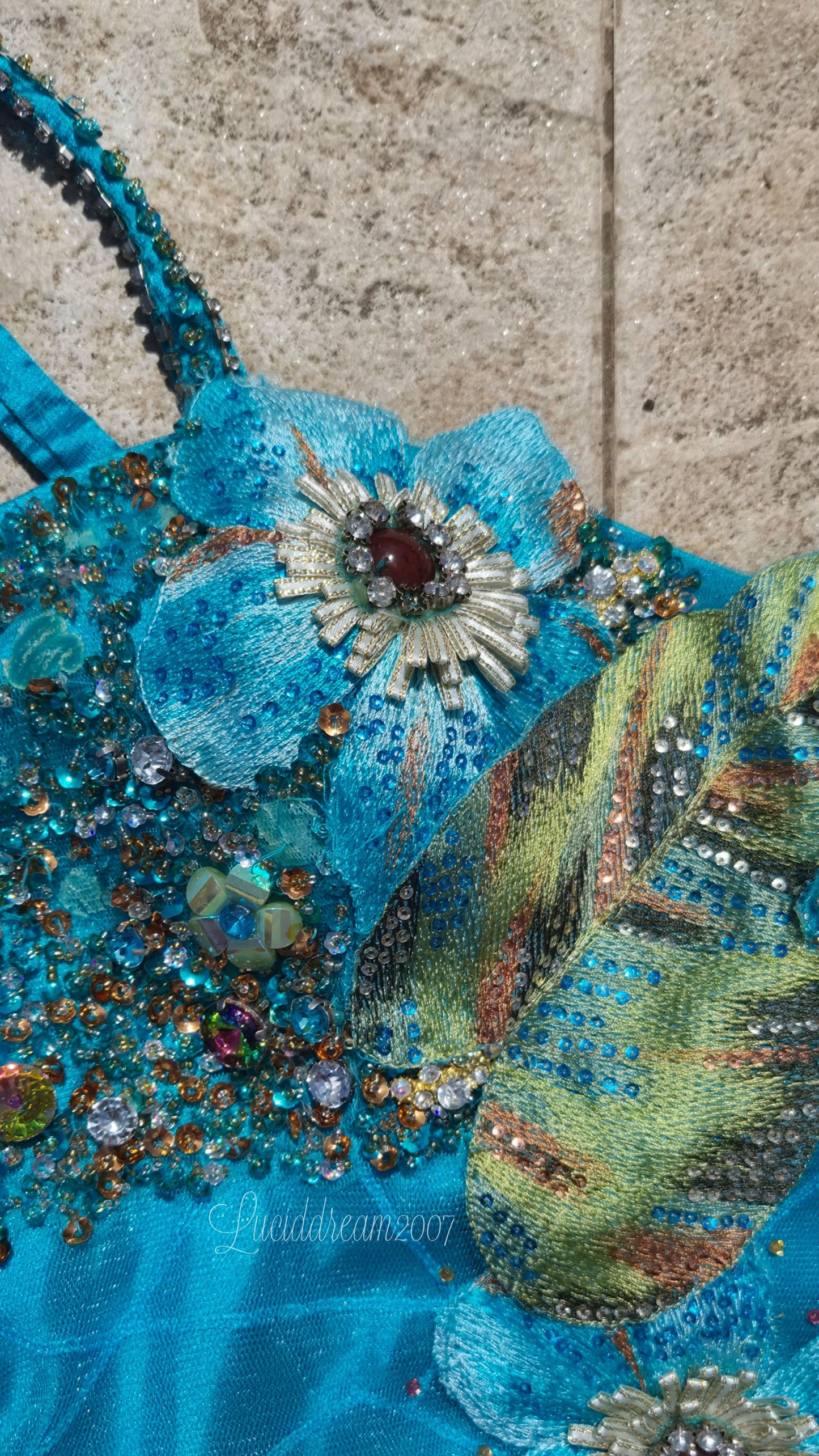 Maxi robe bleue brodée