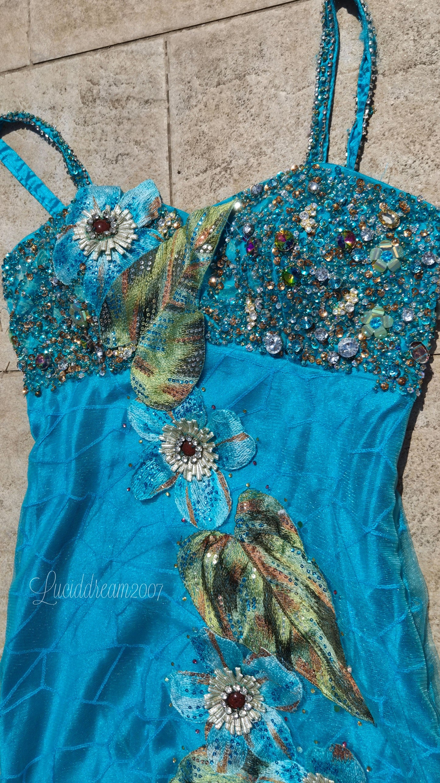 Maxi robe bleue brodée