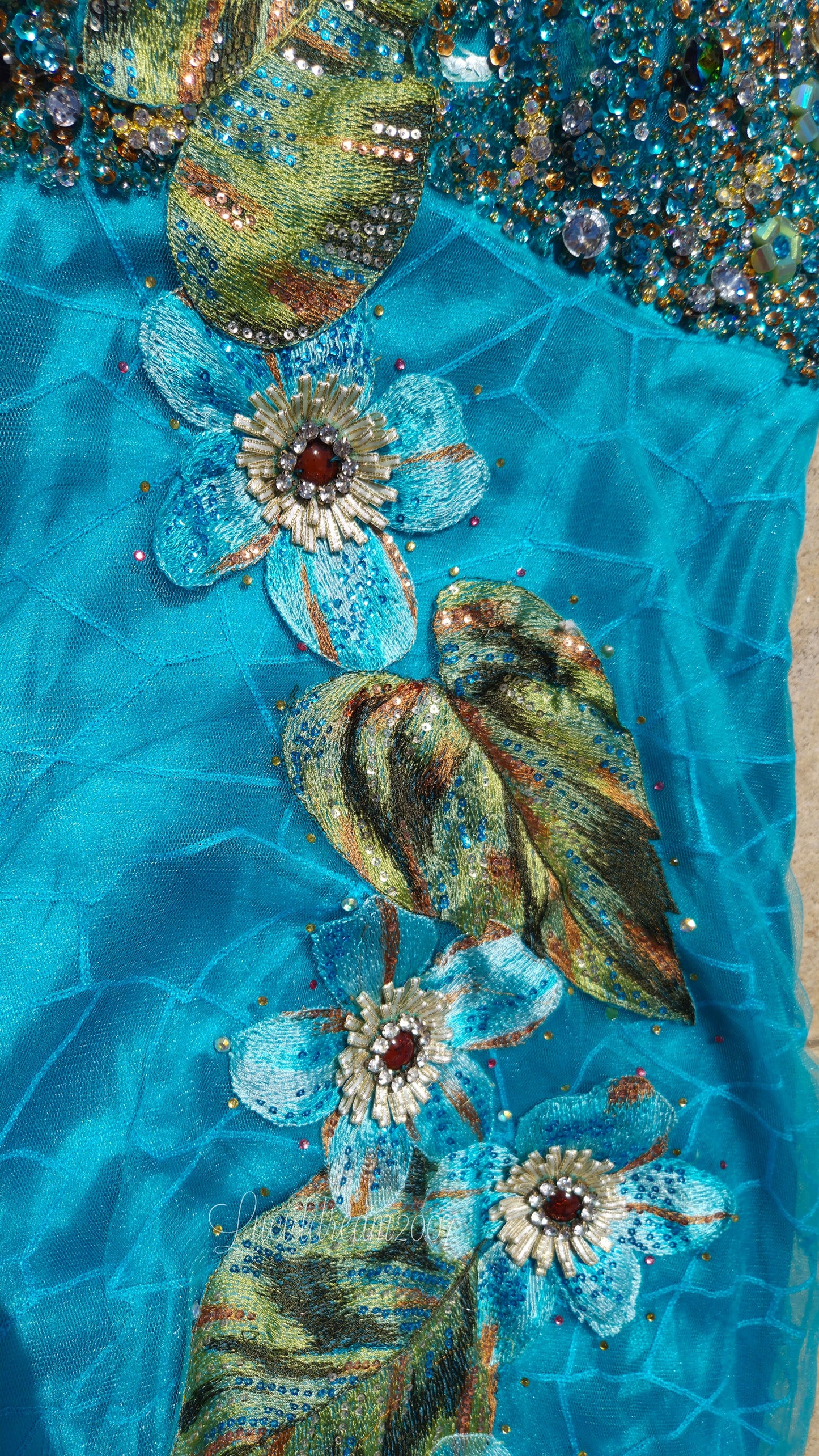 Maxi robe bleue brodée