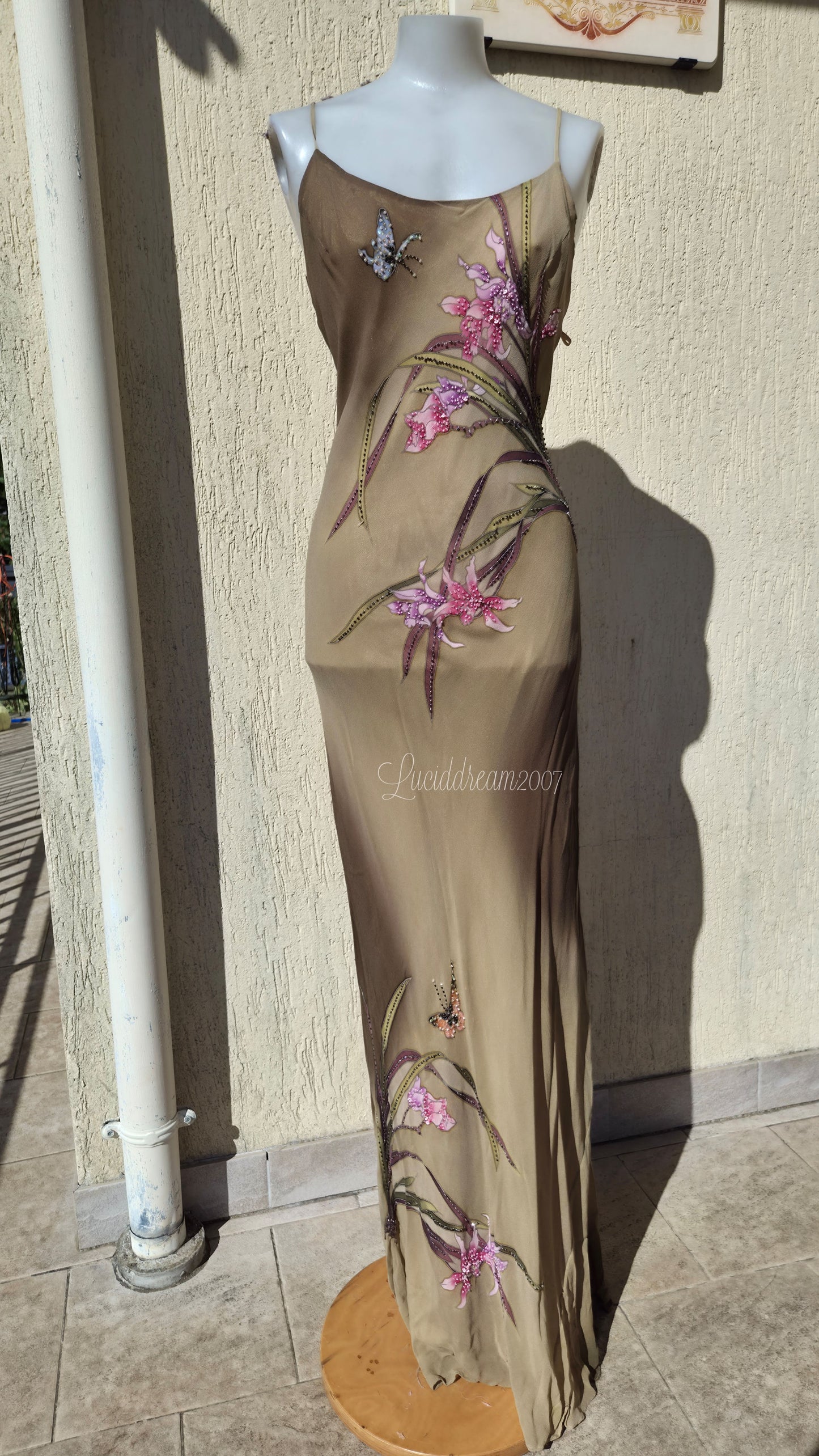 Robe en soie motif florale