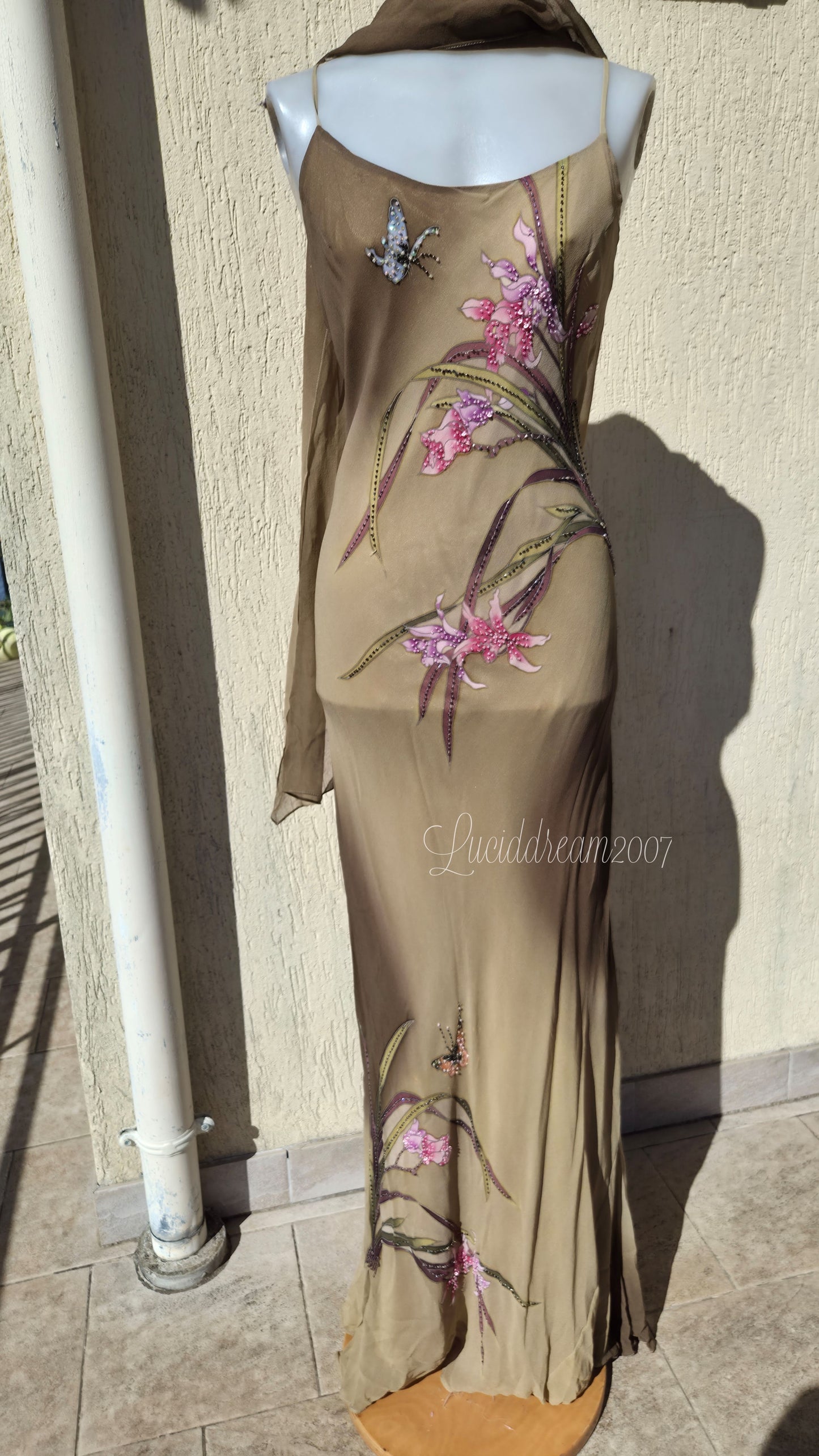 Robe en soie motif florale