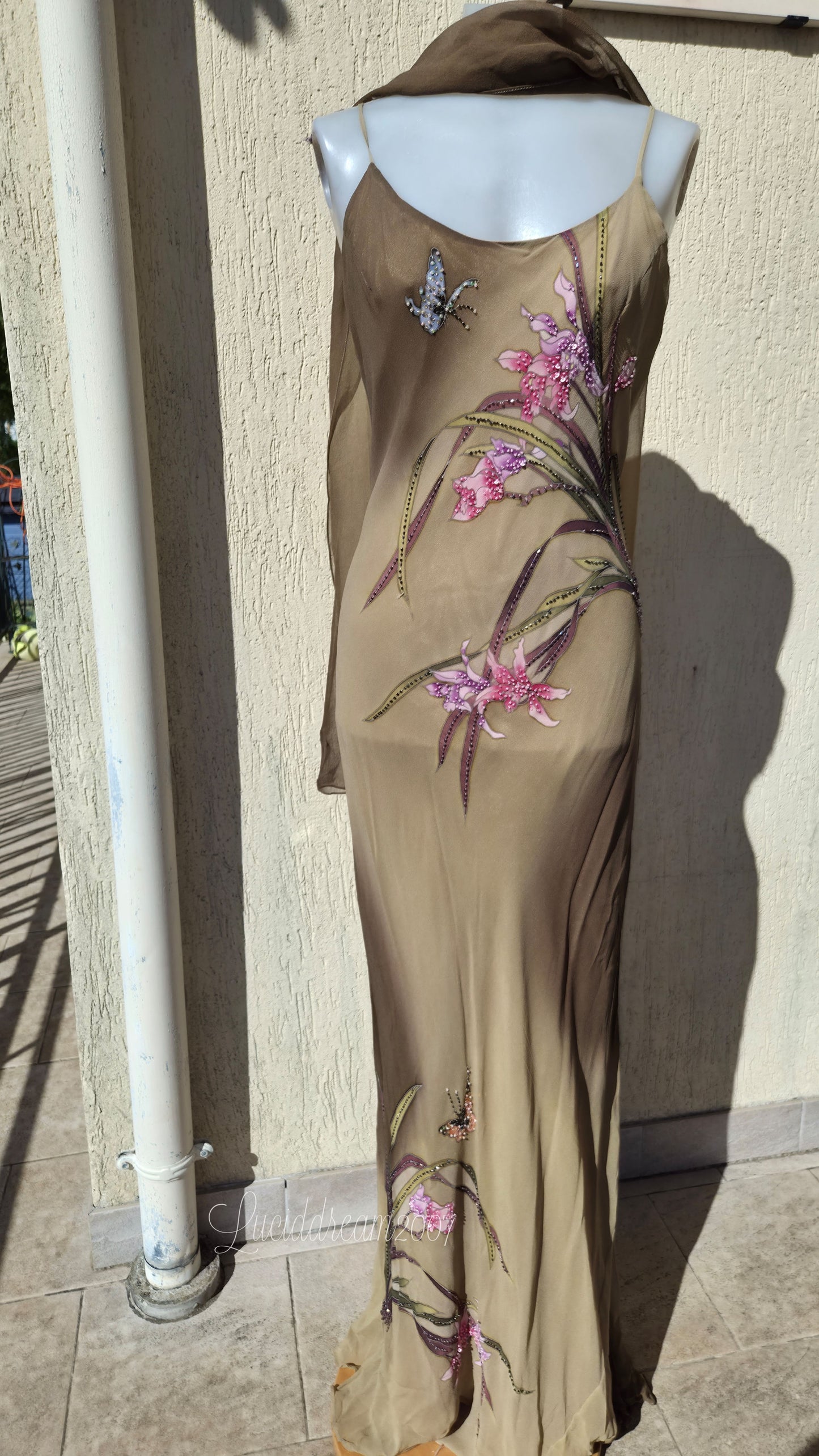Robe en soie motif florale