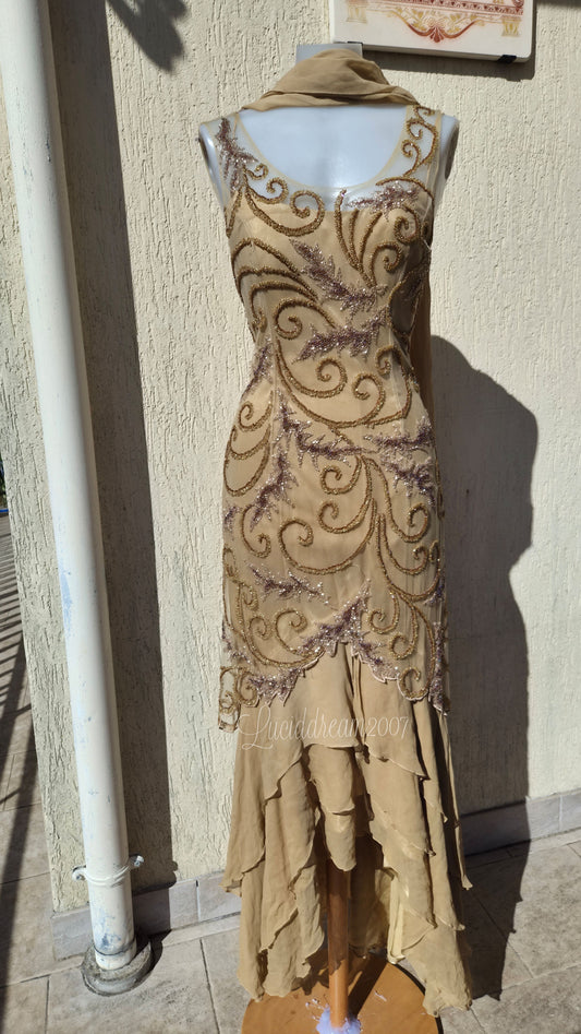 Robe en soie brodée