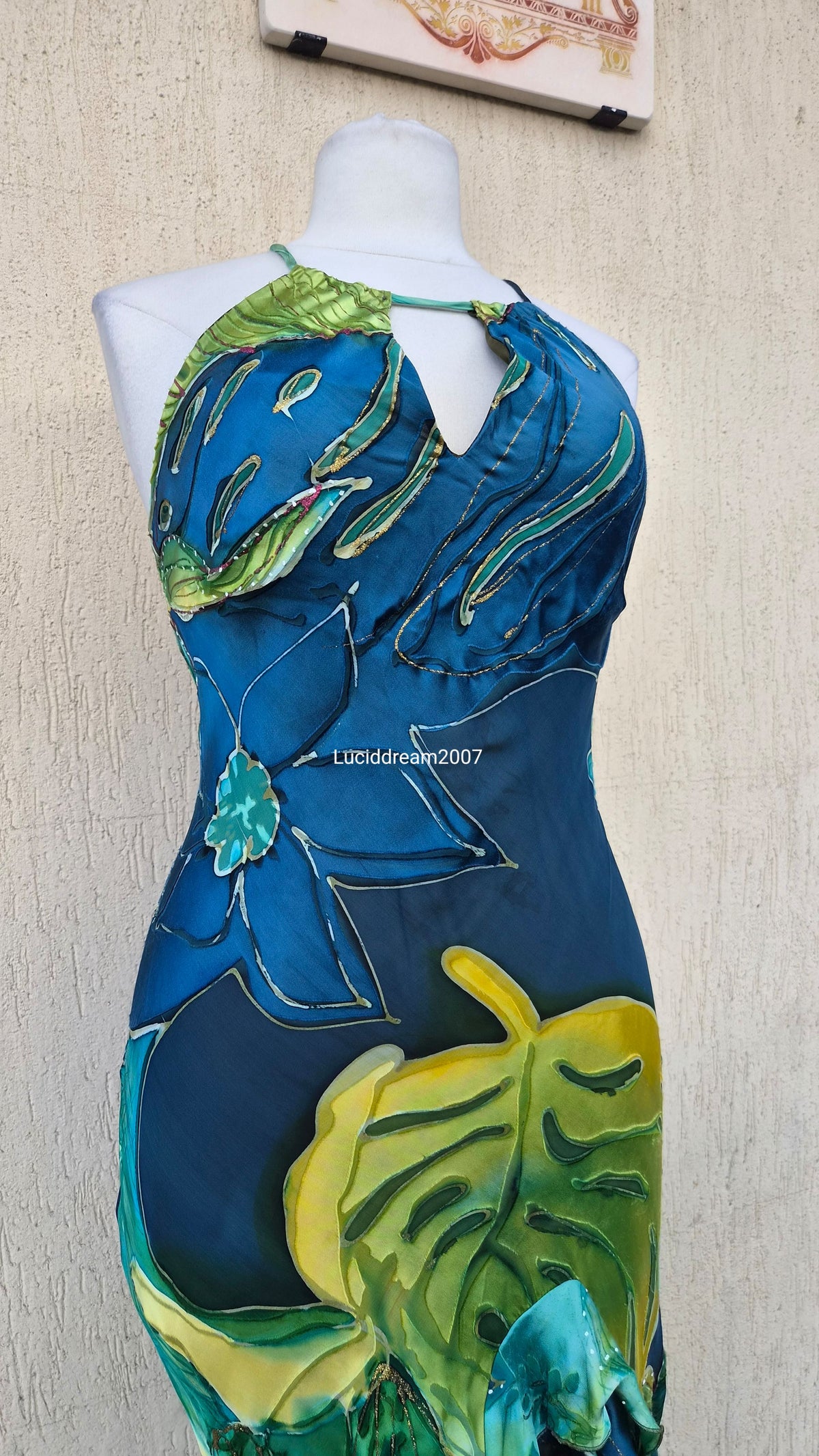 Robe en soie bleue, verte et jaune