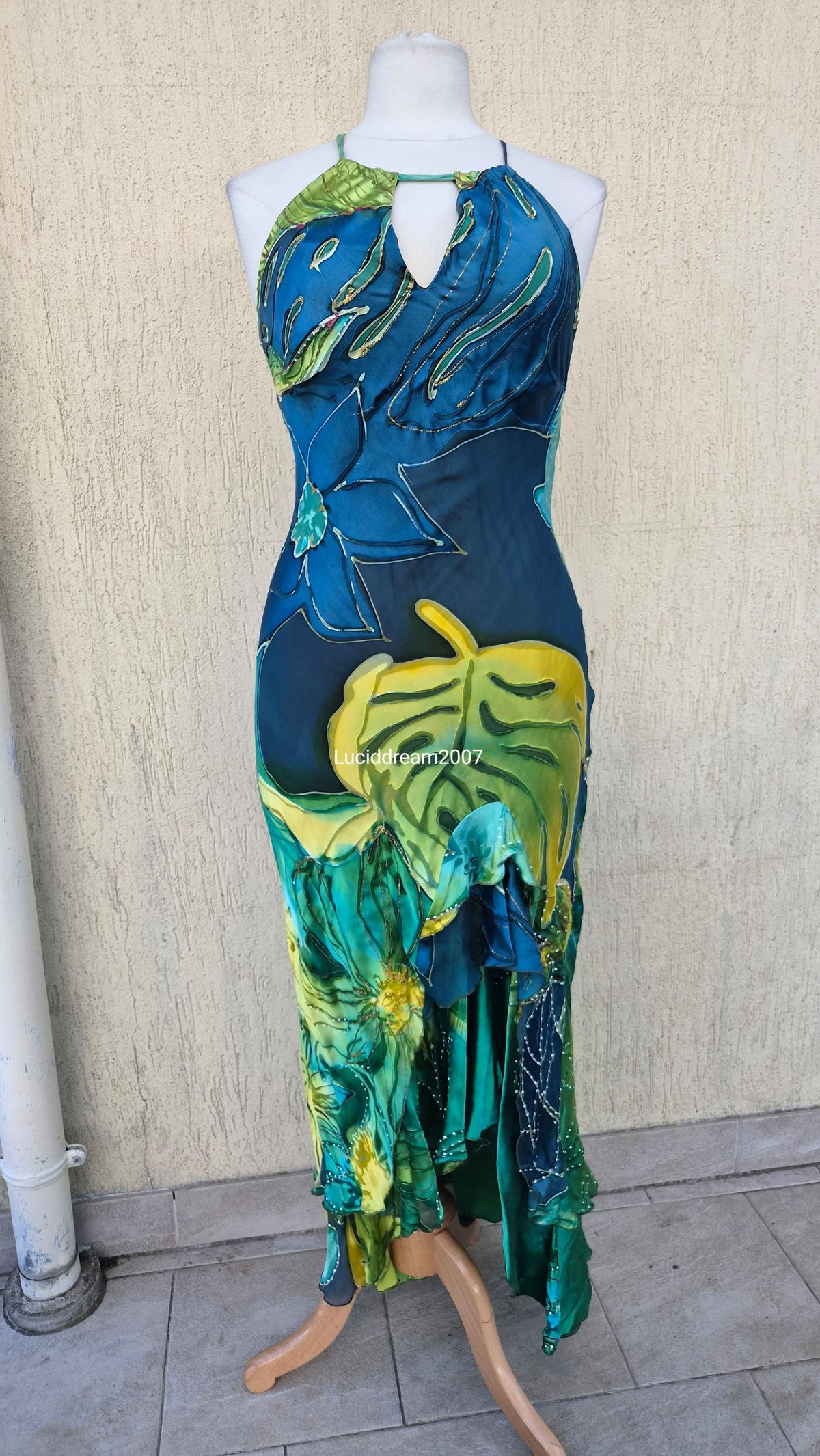 Robe en soie bleue, verte et jaune