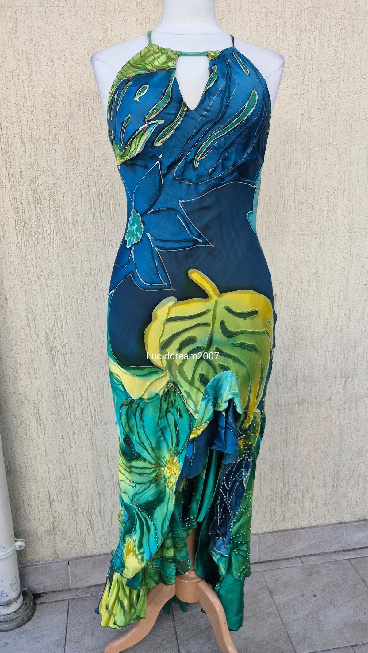 Robe en soie bleue, verte et jaune