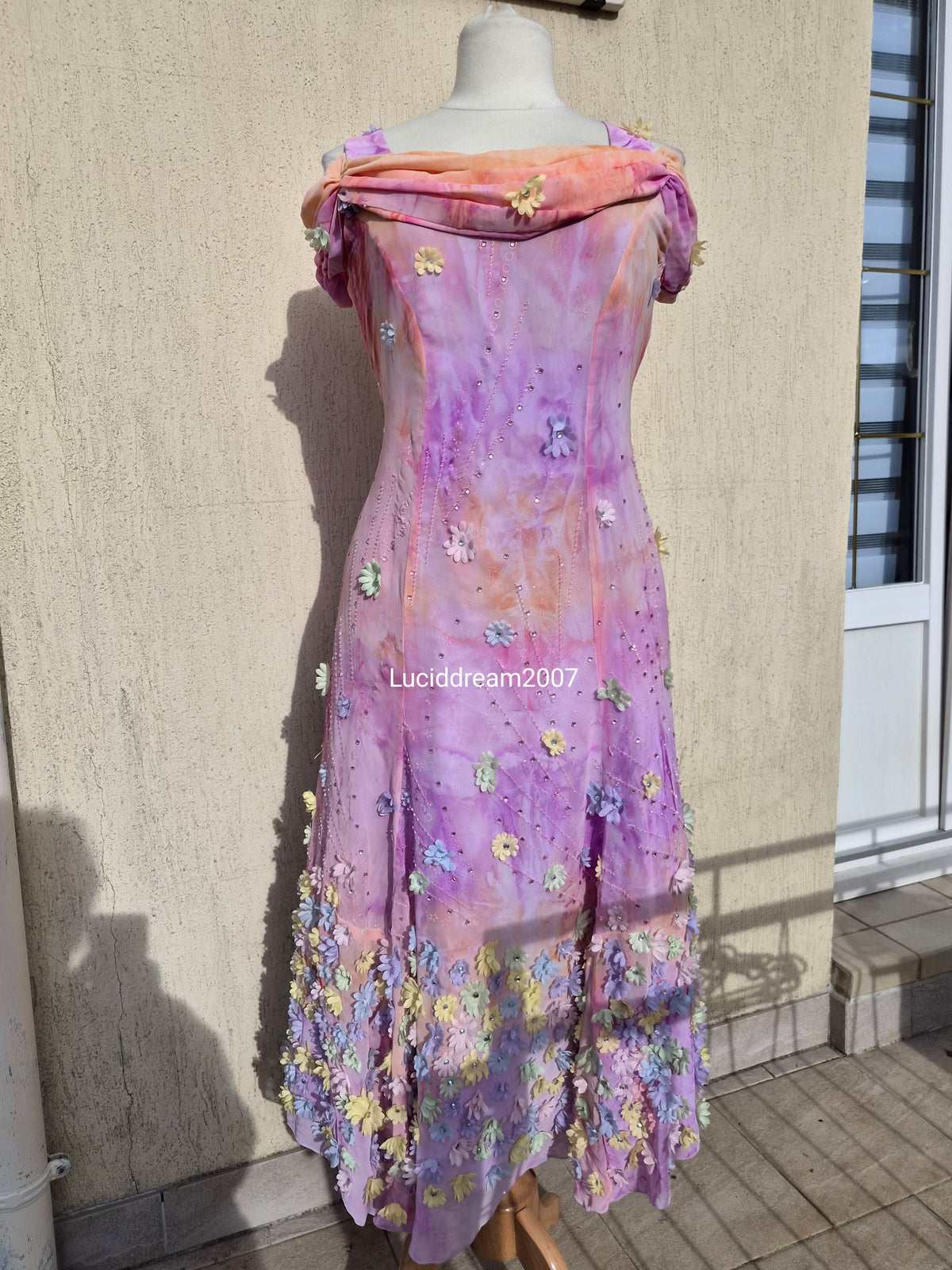 Robe brodée rose et lila