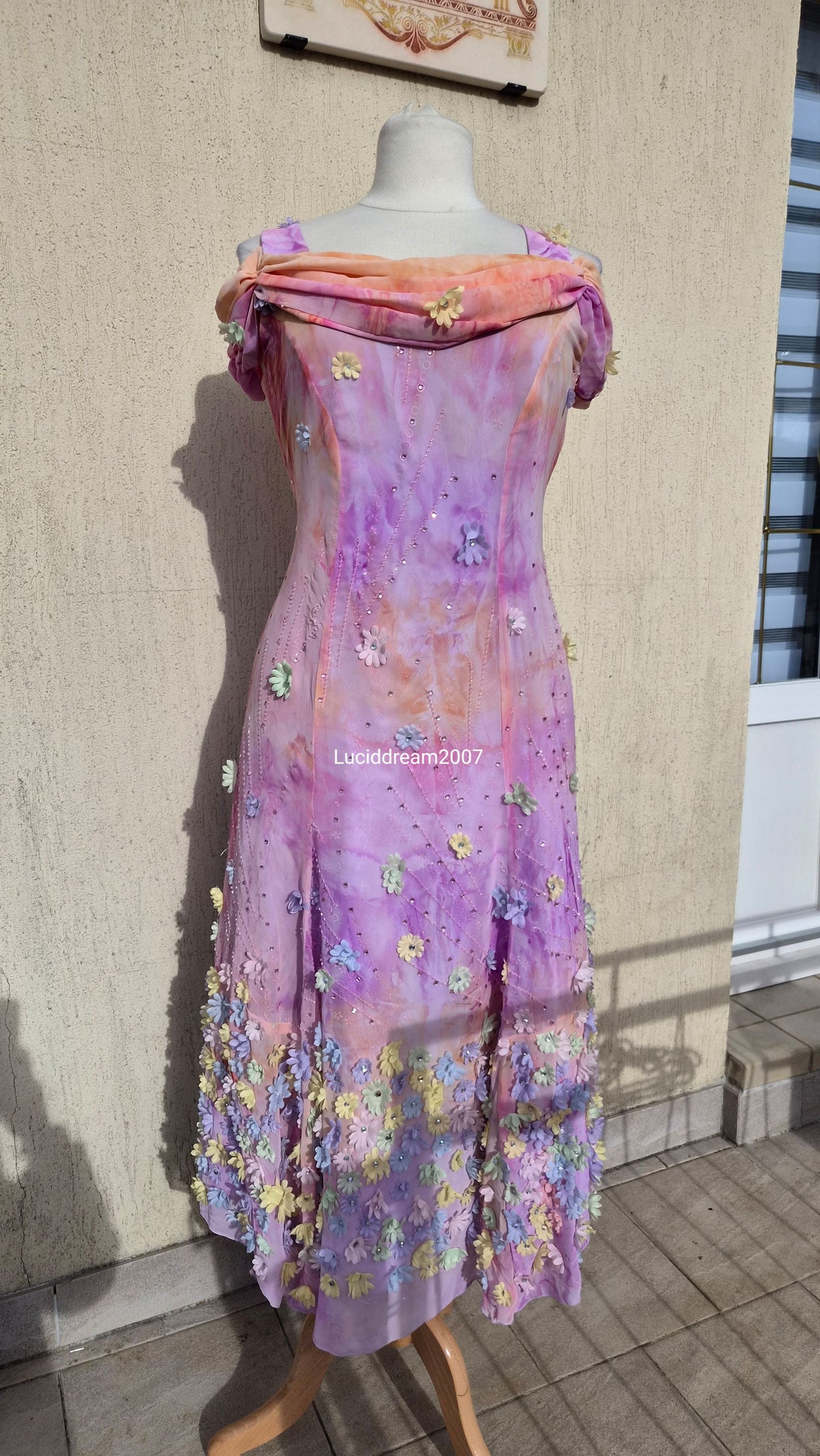 Robe brodée rose et lila