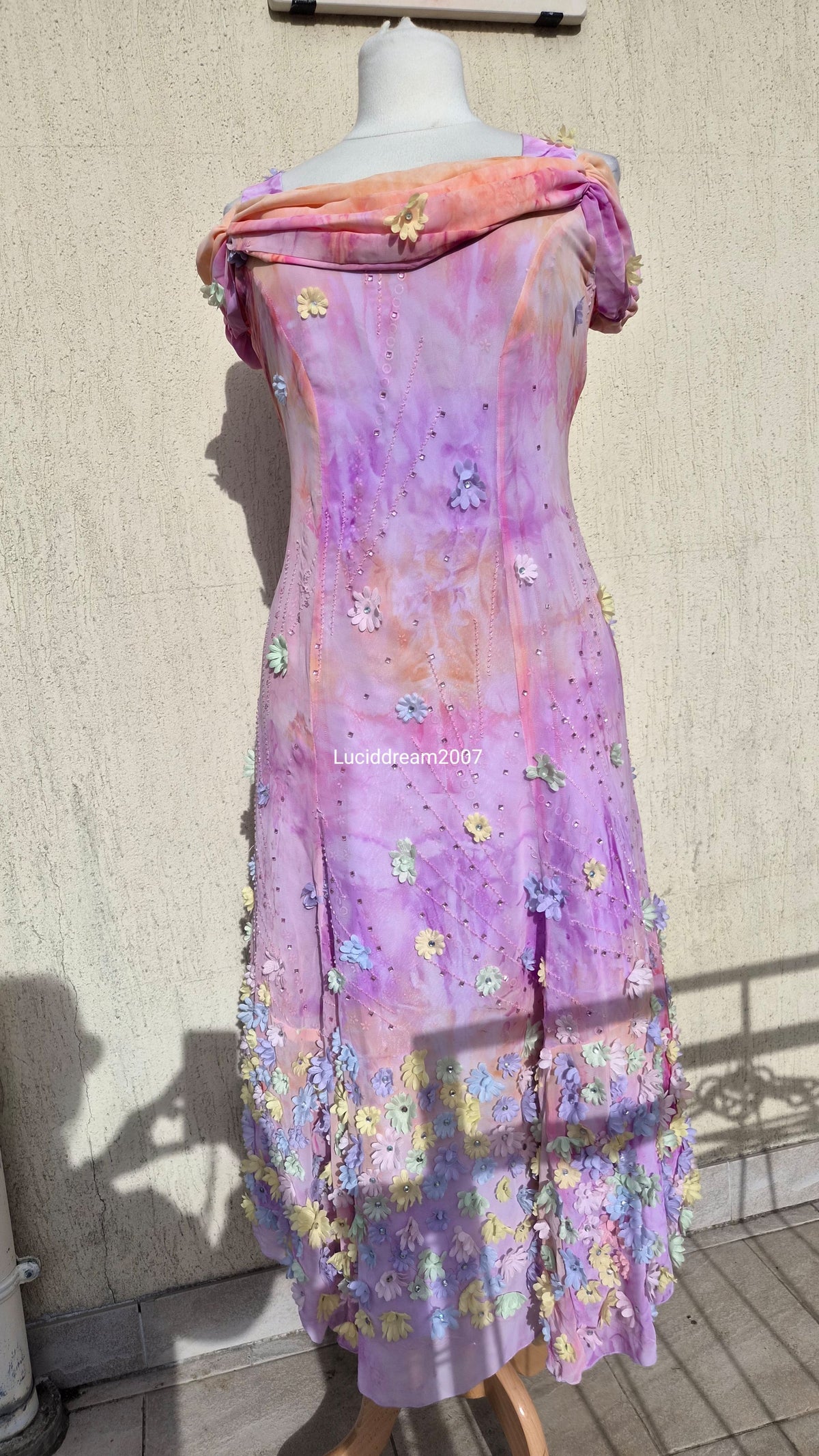 Robe brodée rose et lila