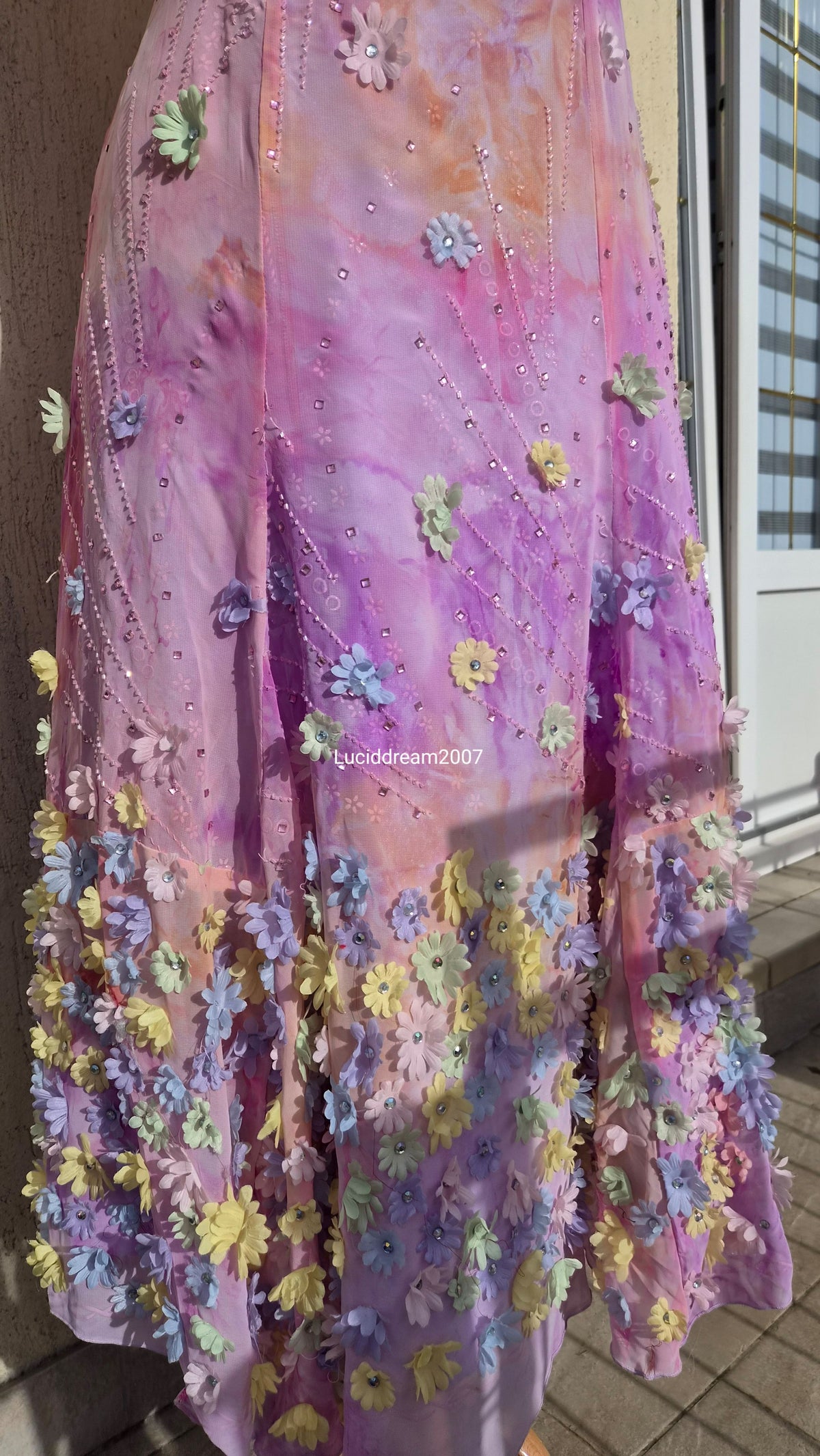 Robe brodée rose et lila