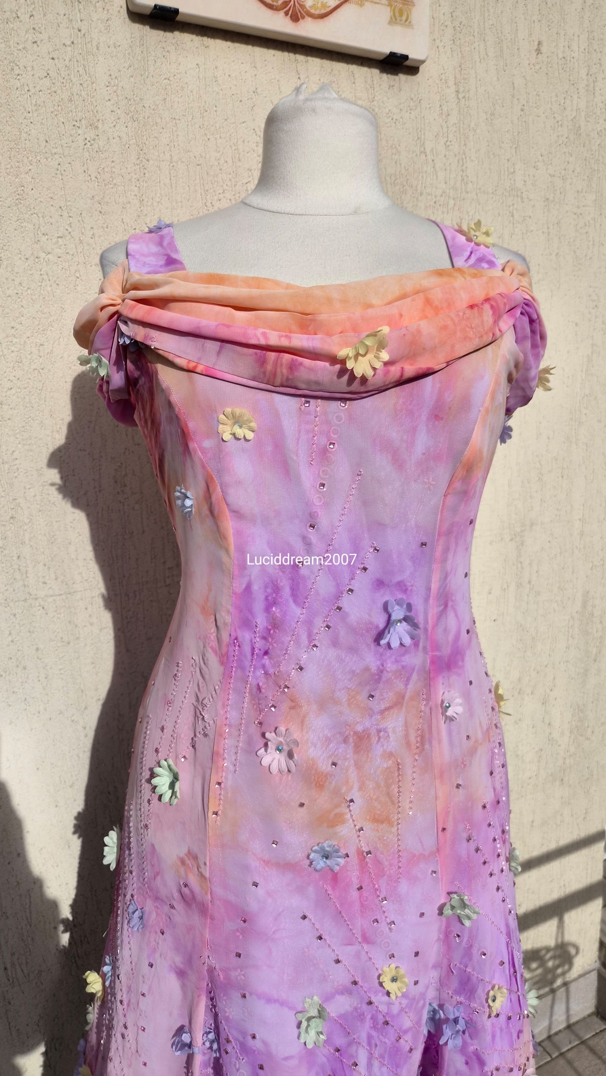 Robe brodée rose et lila