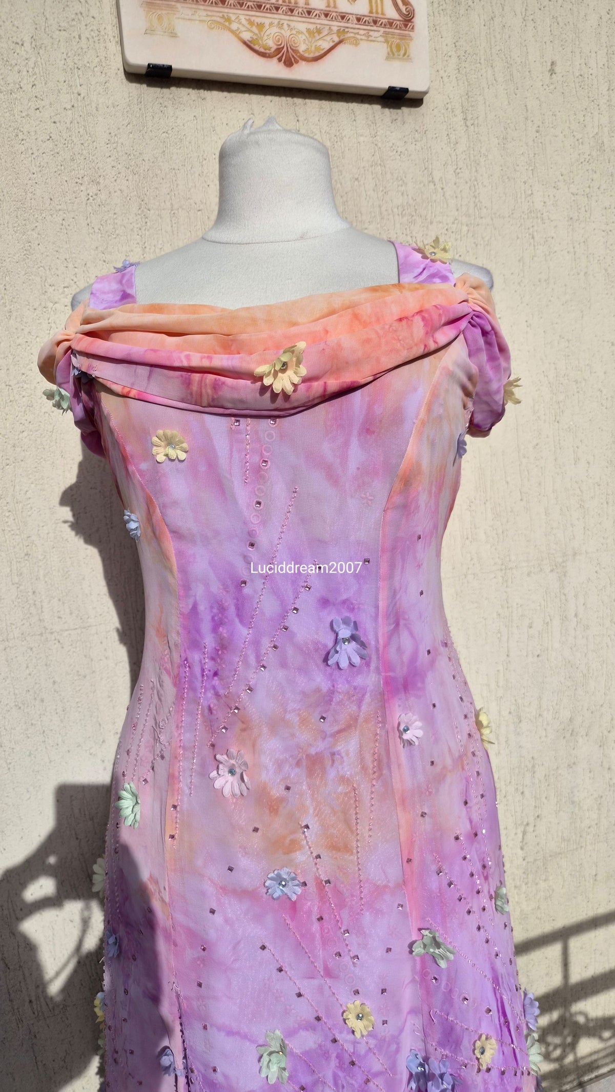 Robe brodée rose et lila