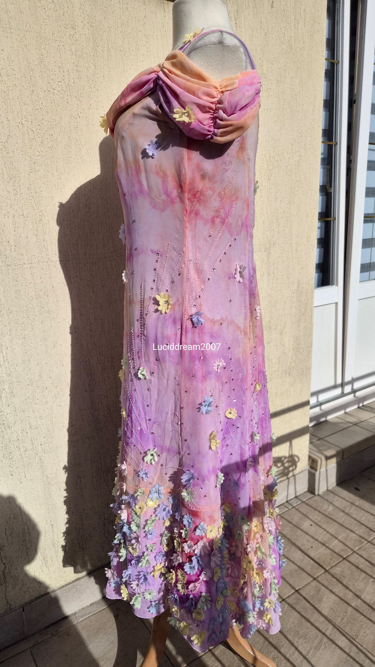 Robe brodée rose et lila