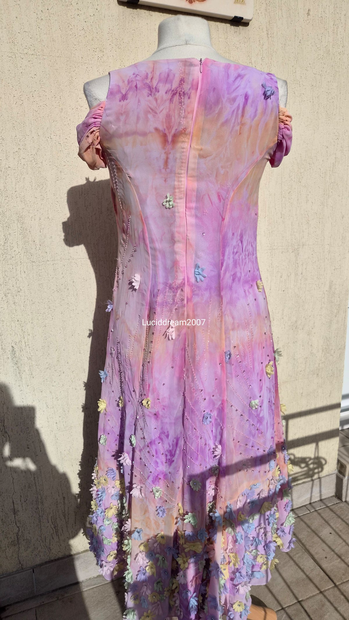 Robe brodée rose et lila