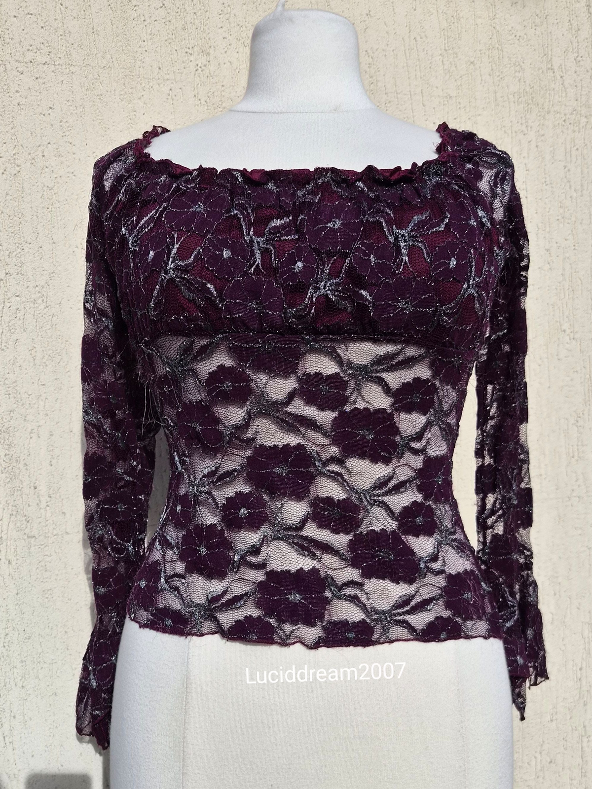 Haut en dentelle violet