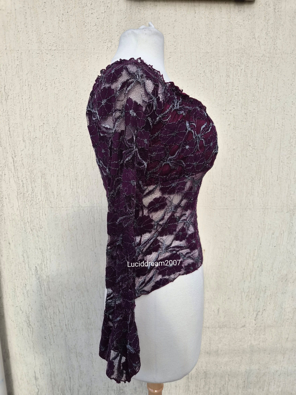 Haut en dentelle violet