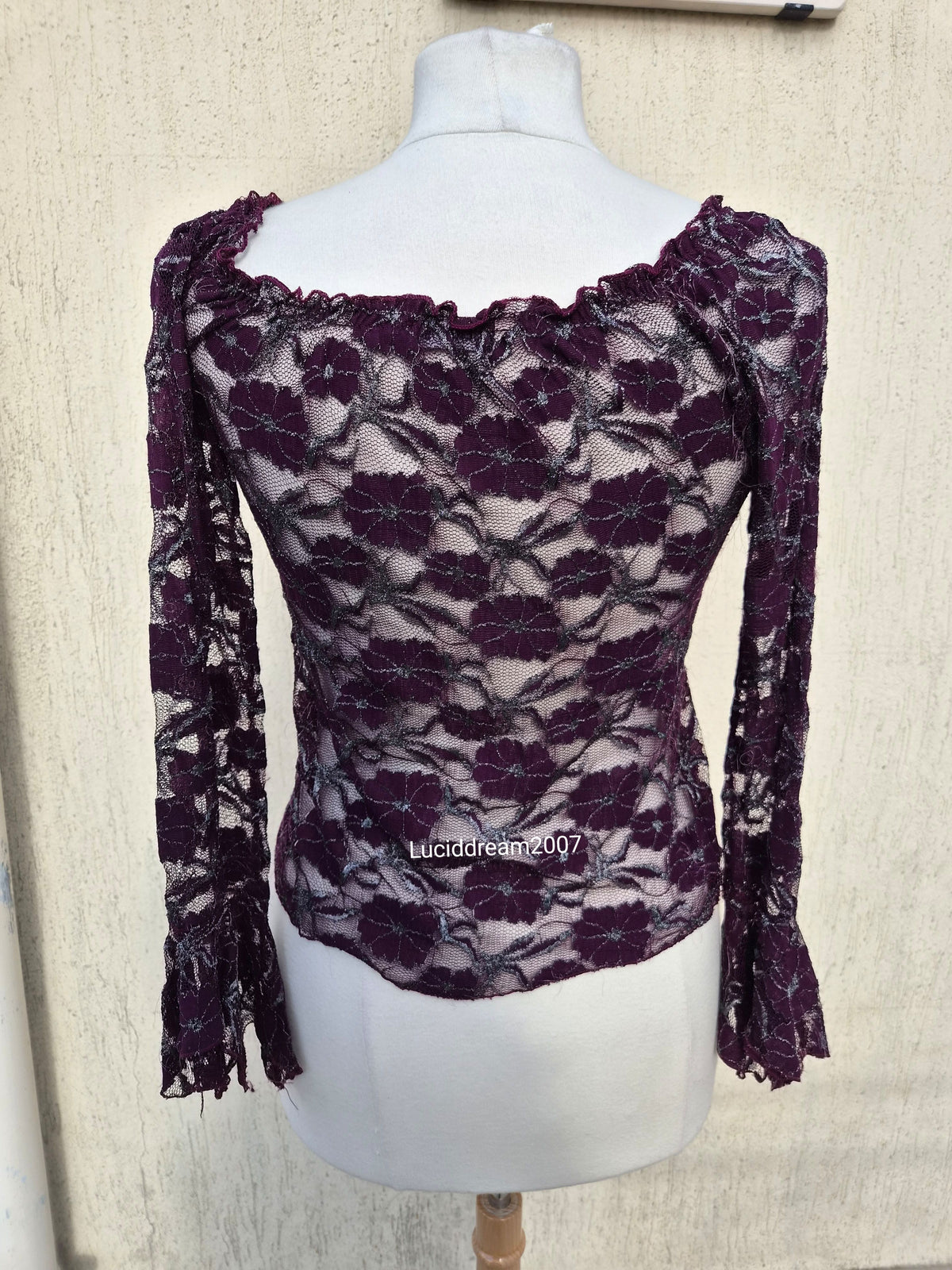Haut en dentelle violet