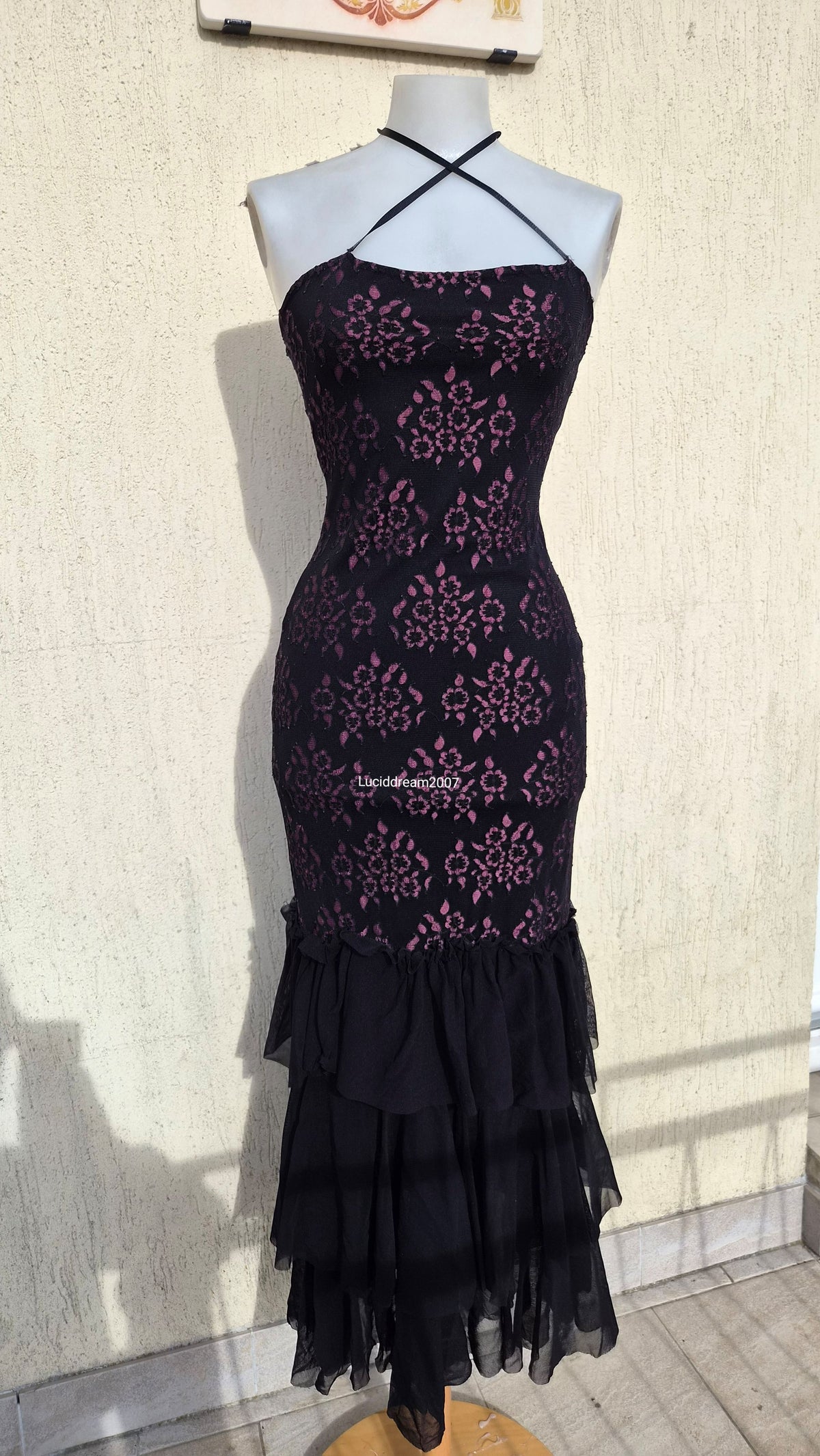 Robe en dentelle noir et violet