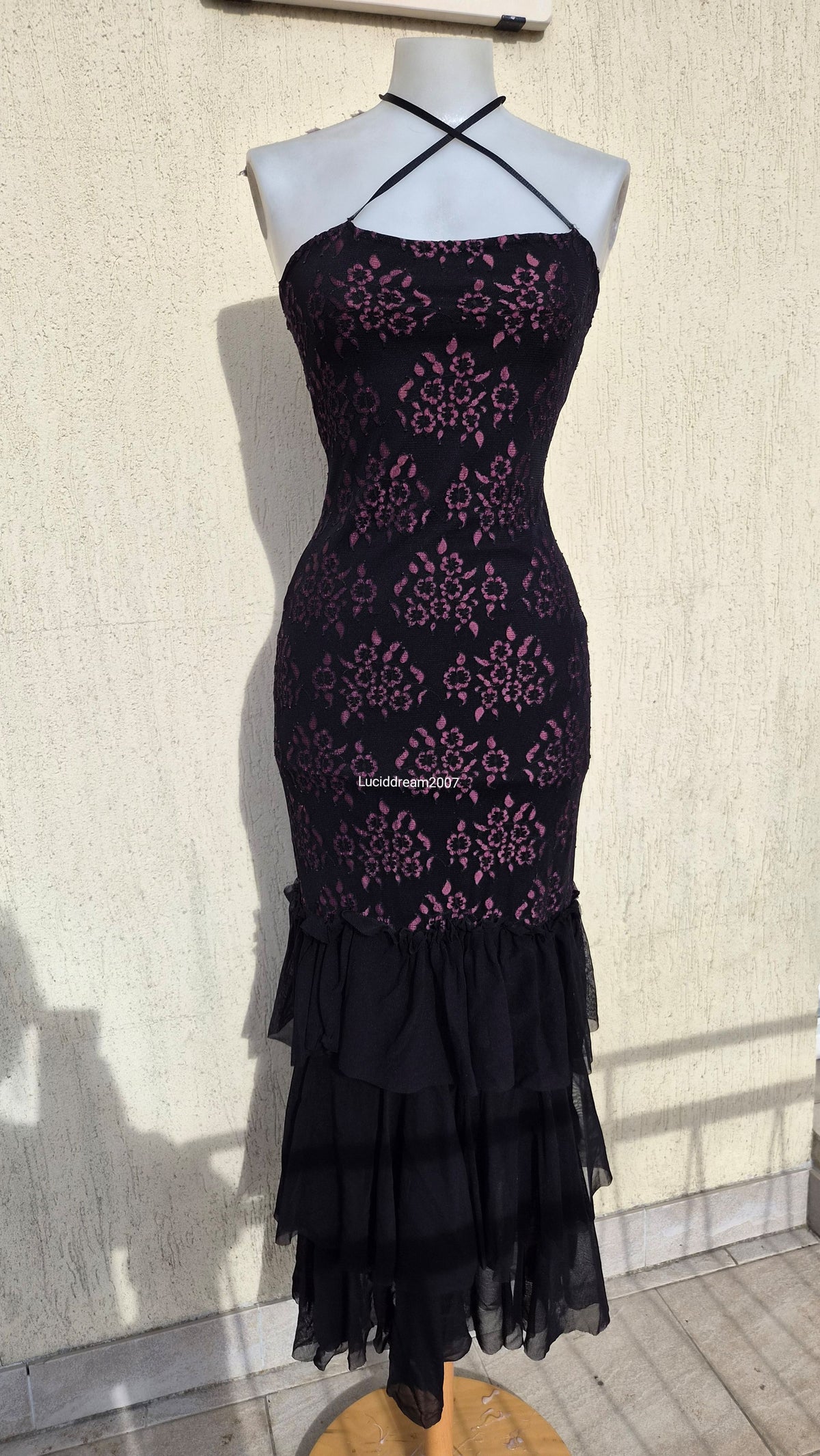 Robe en dentelle noir et violet