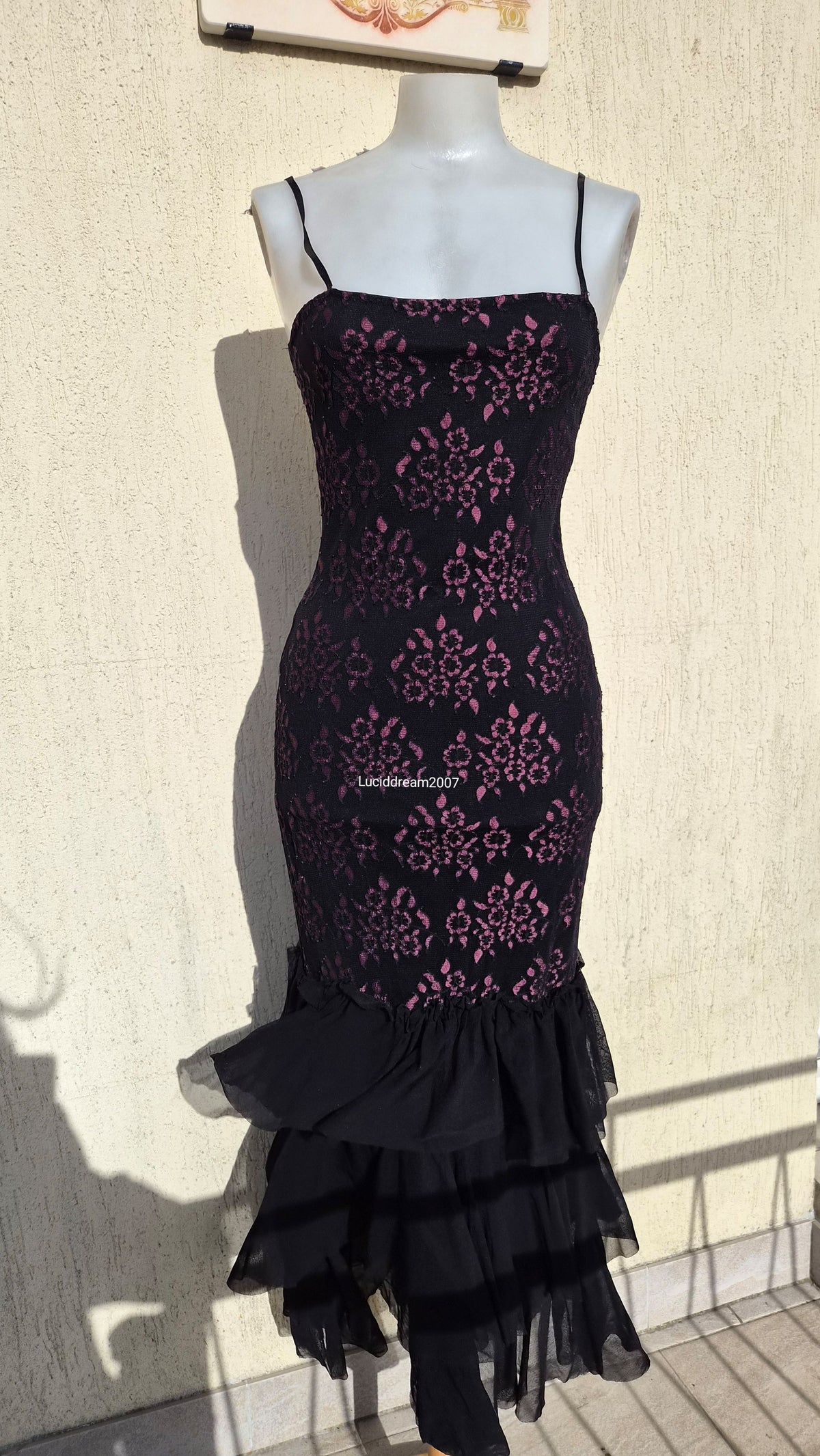 Robe en dentelle noir et violet