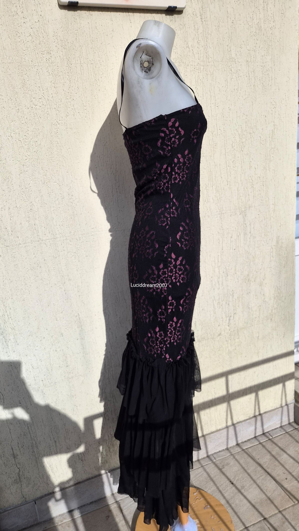 Robe en dentelle noir et violet