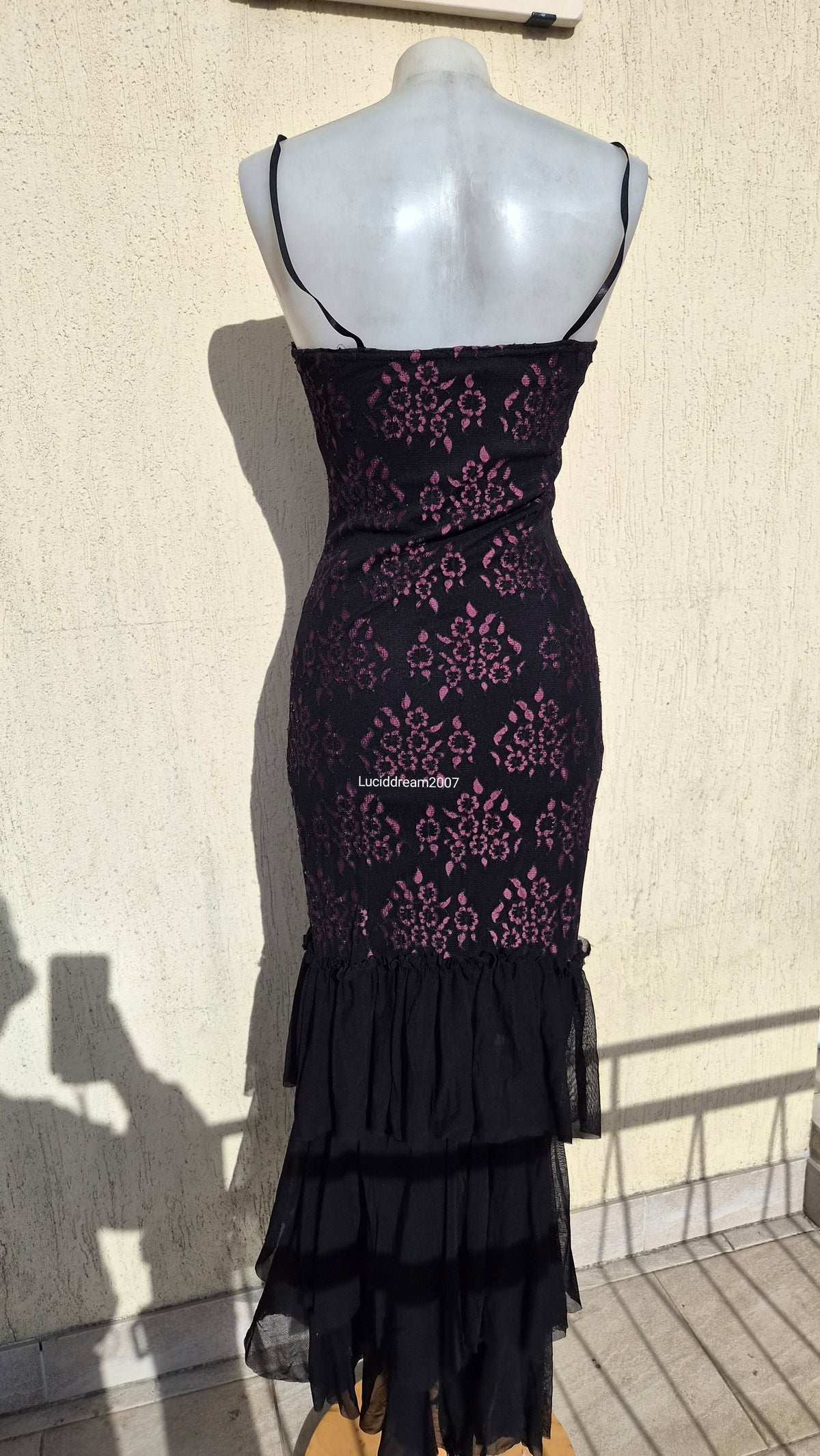 Robe en dentelle noir et violet
