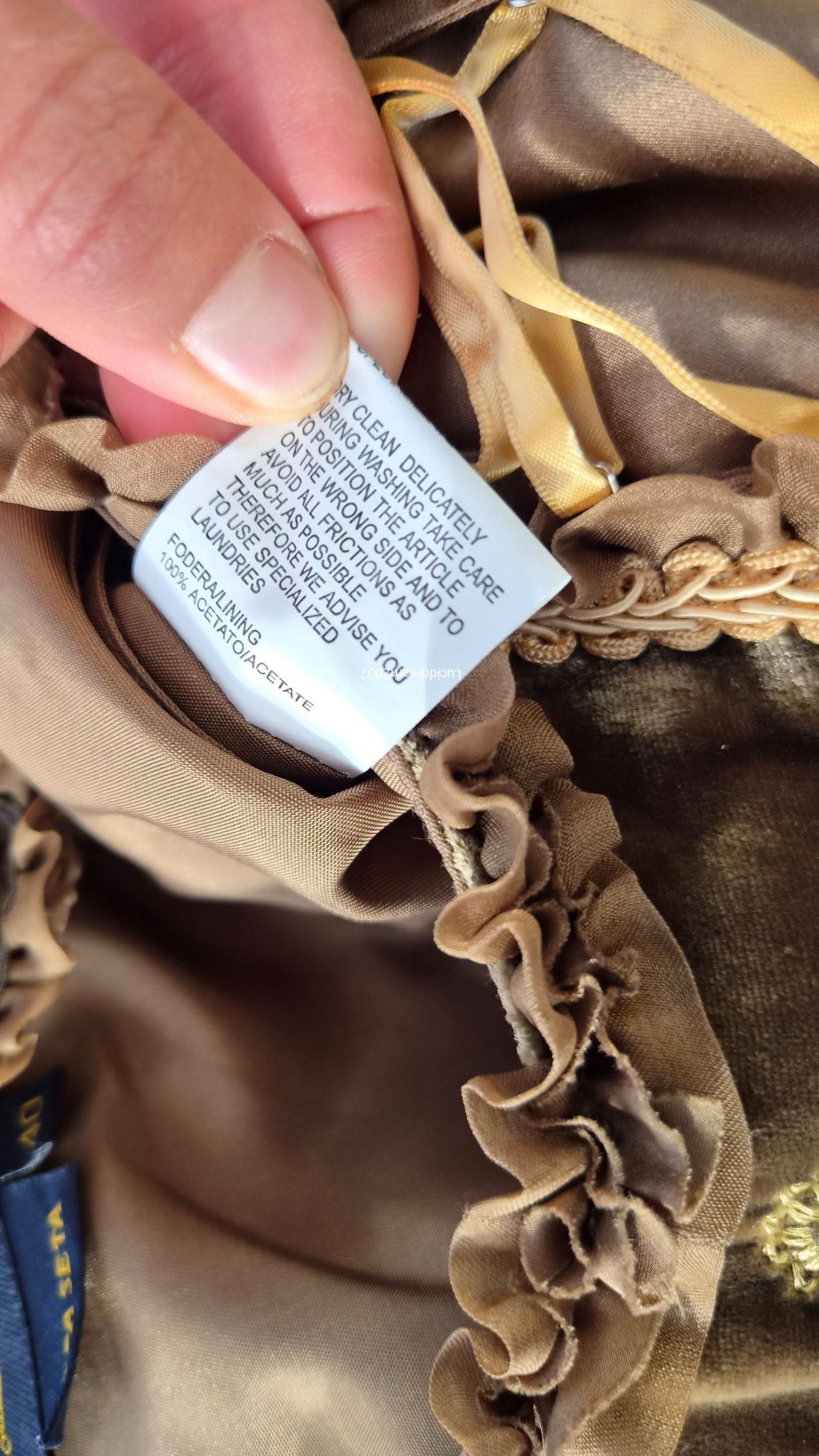 Silk outfit in brown and green tones