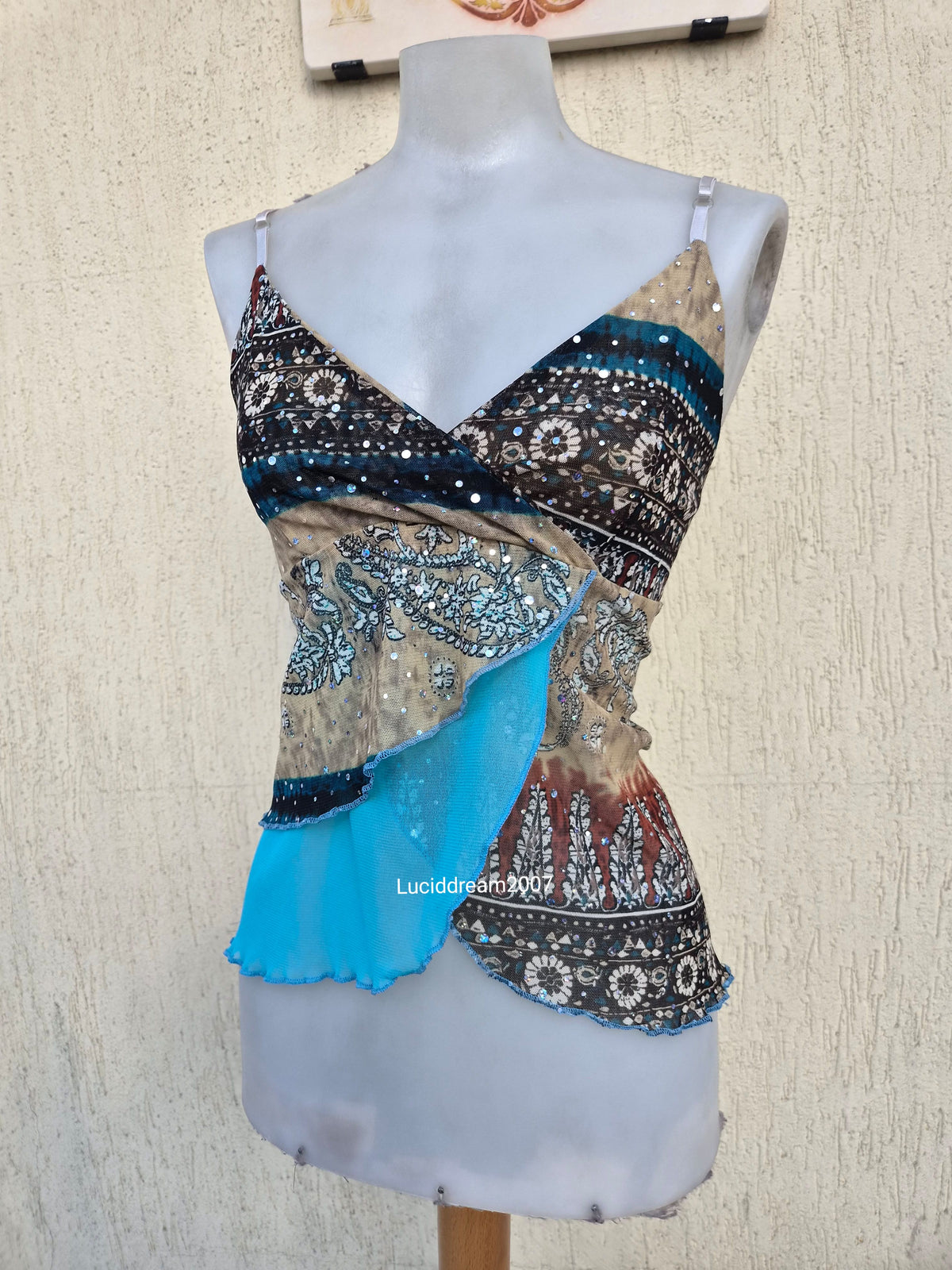 Haut en voile à motifs et strass