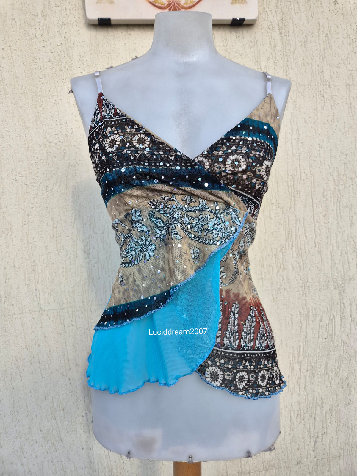 Haut en voile à motifs et strass