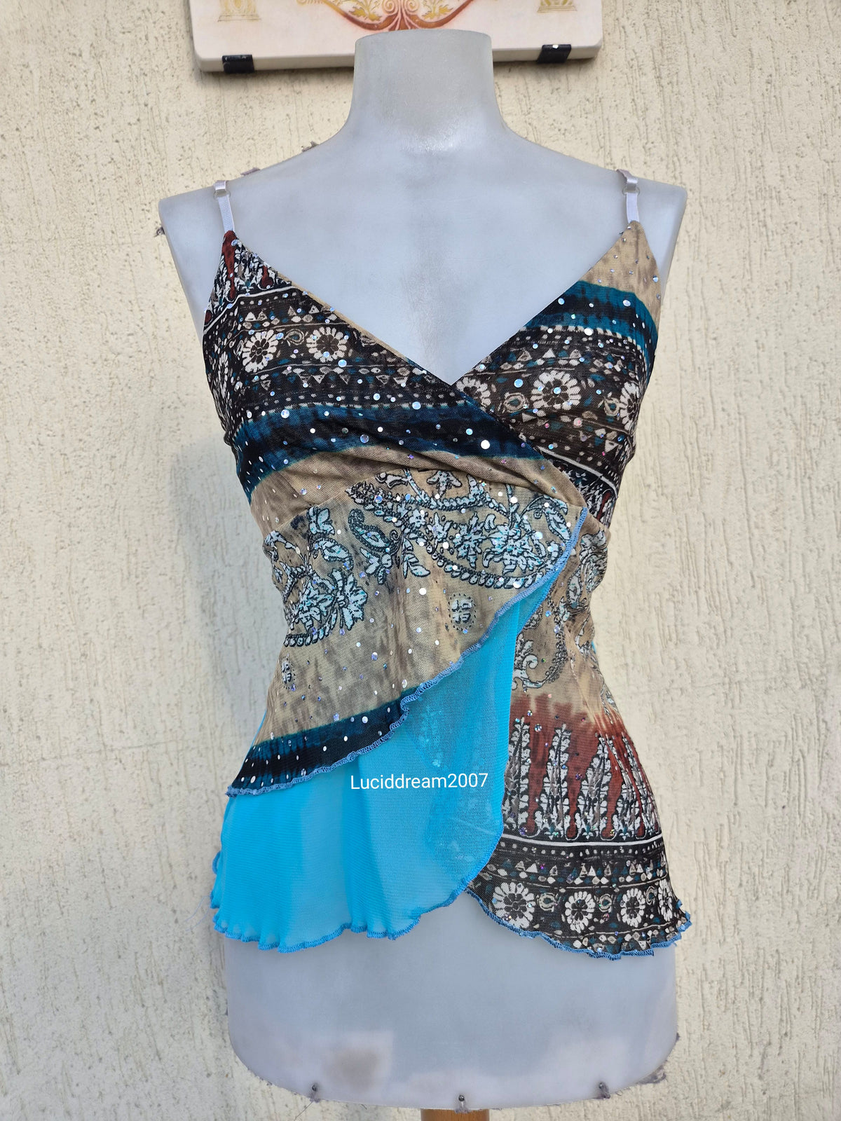 Haut en voile à motifs et strass