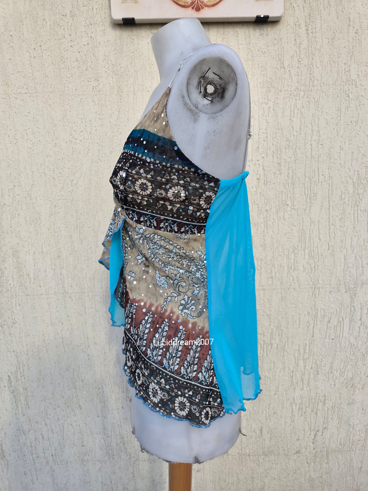 Haut en voile à motifs et strass