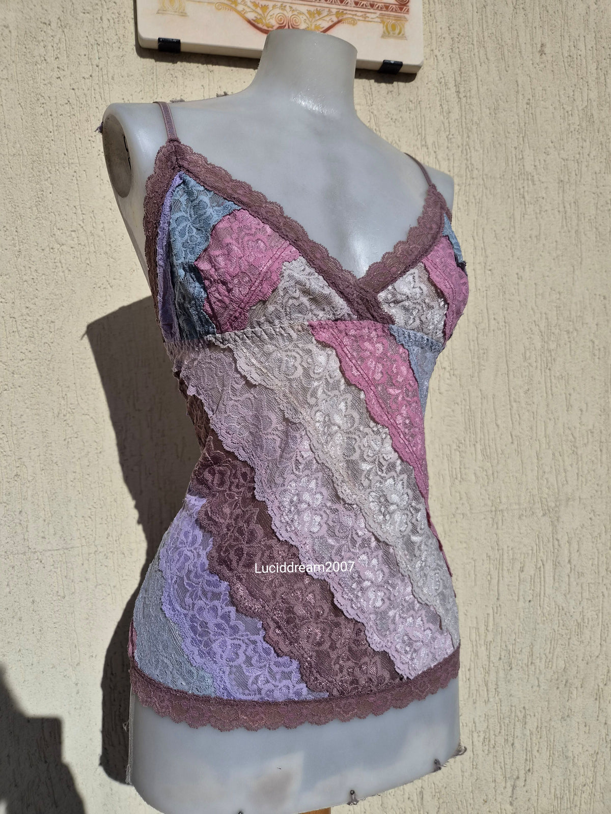 Haut en dentelle tons pastel