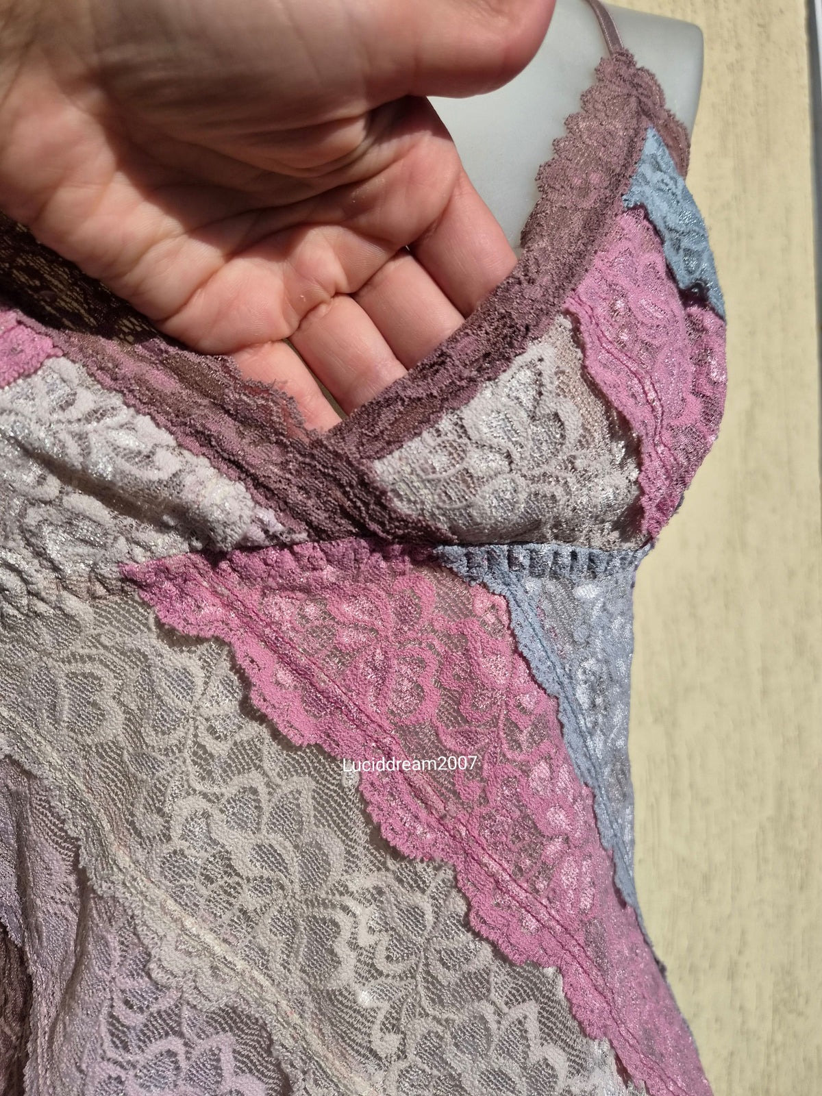 Haut en dentelle tons pastel