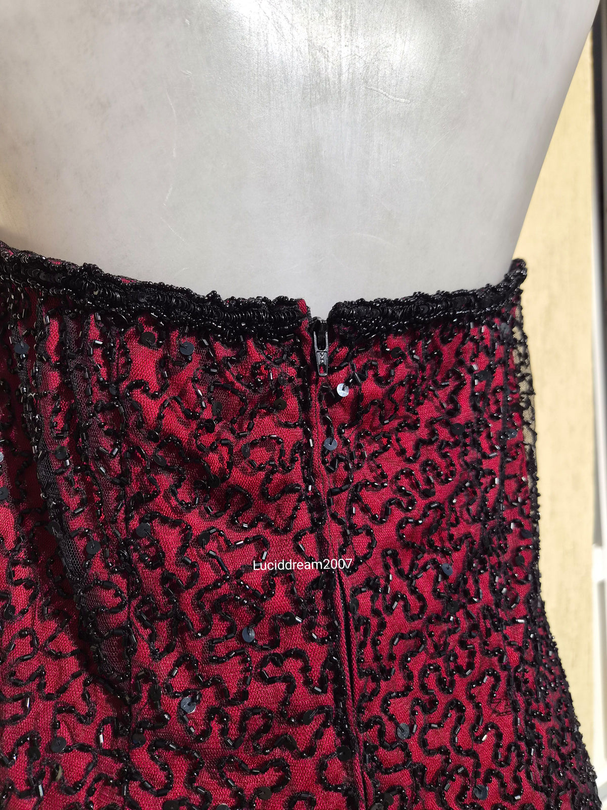 Haut dos nu rouge brodé