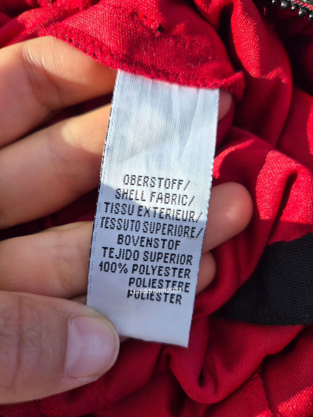 Haut dos nu rouge brodé