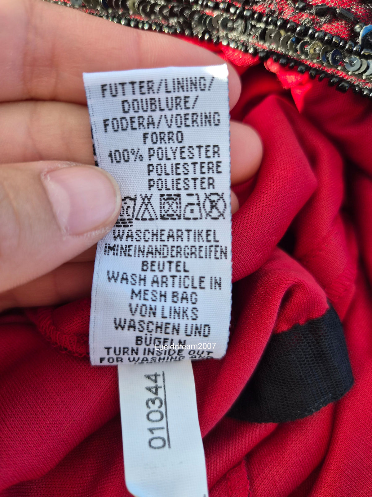 Haut dos nu rouge brodé
