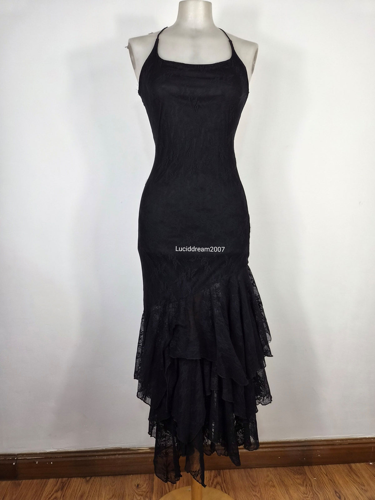 Robe dos nue en dentelle noire