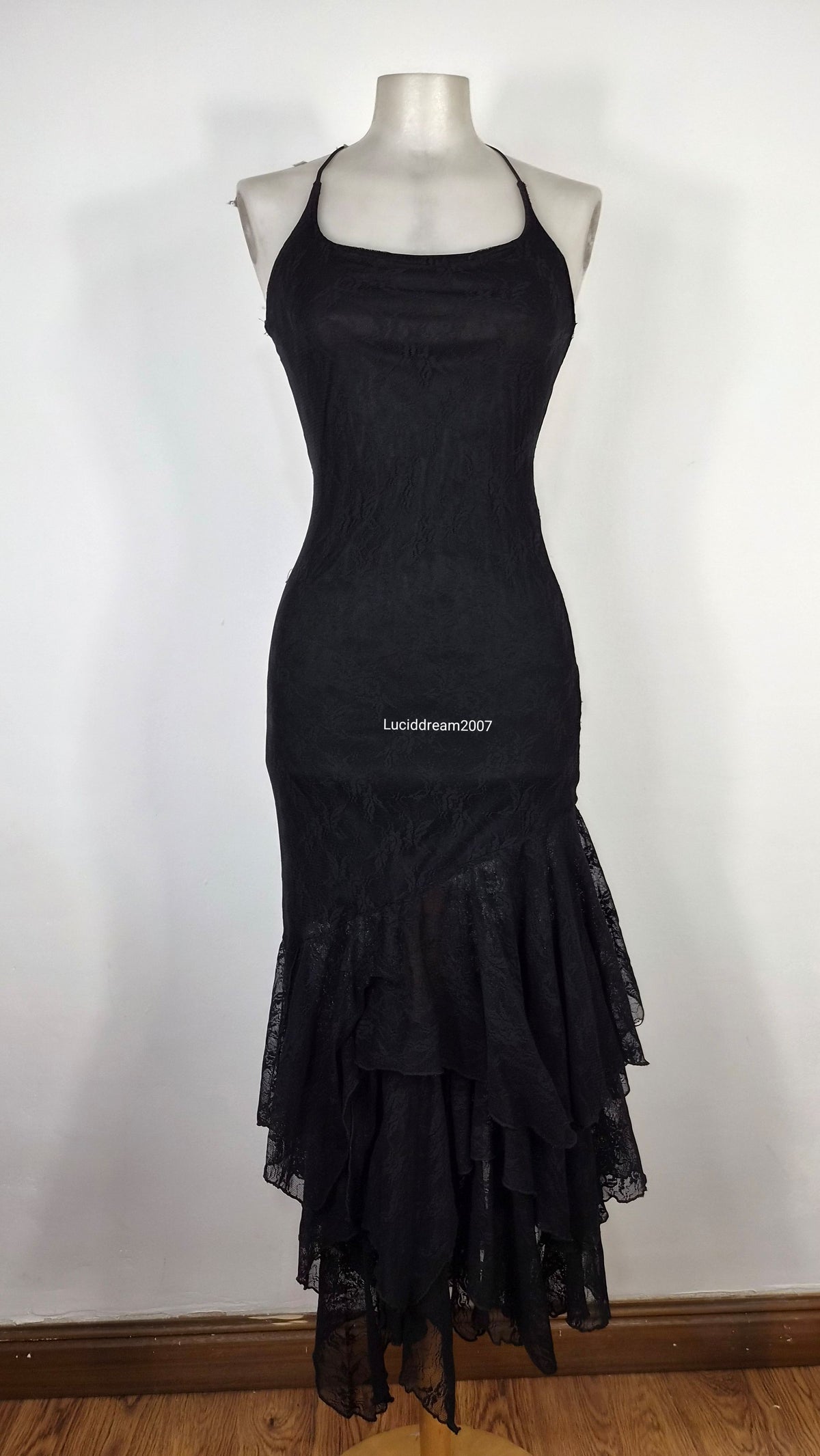 Robe dos nue en dentelle noire
