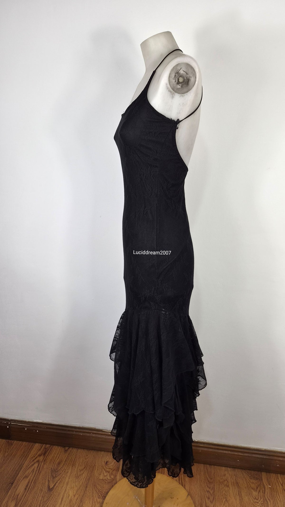 Robe dos nue en dentelle noire