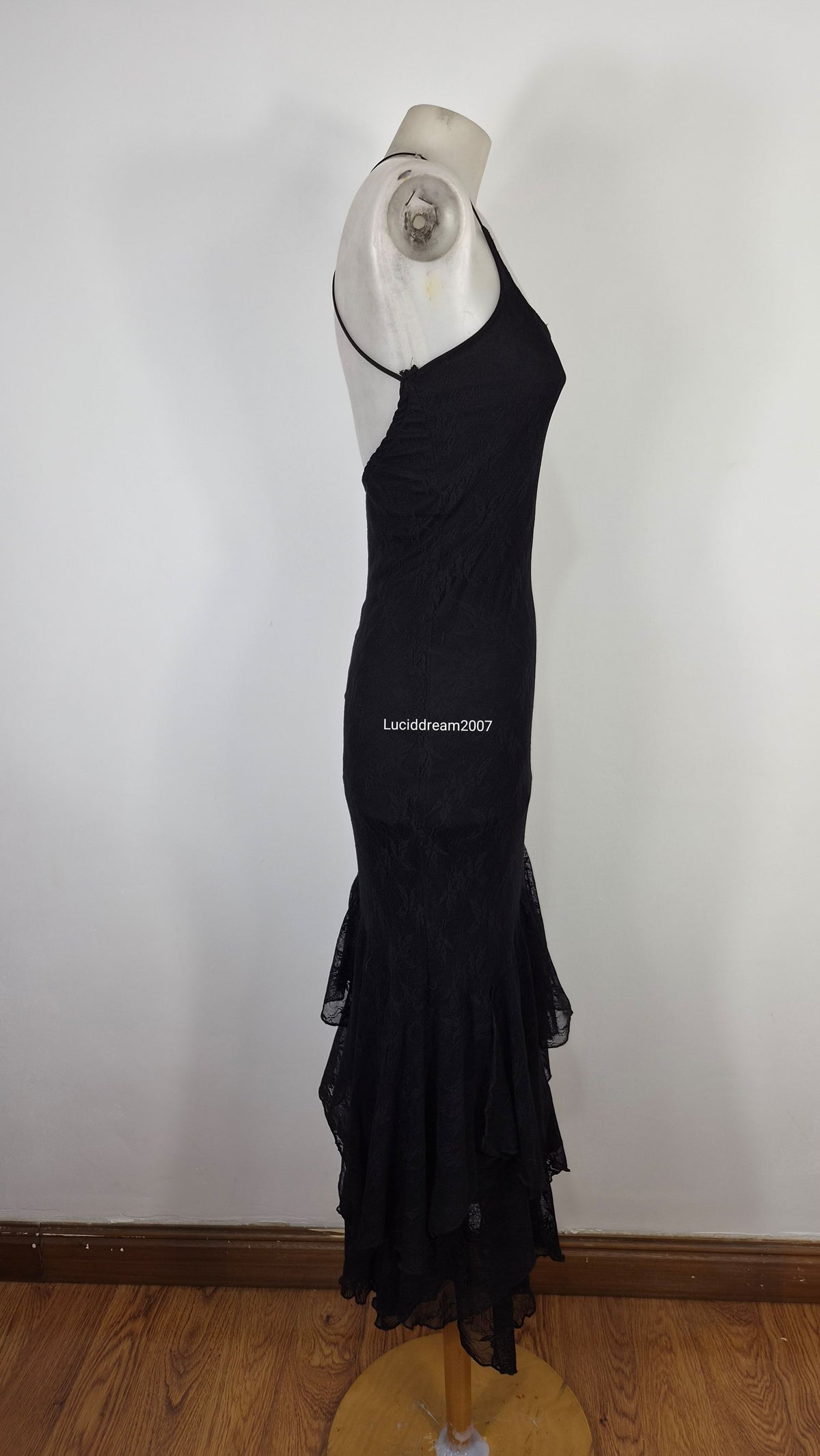 Robe dos nue en dentelle noire