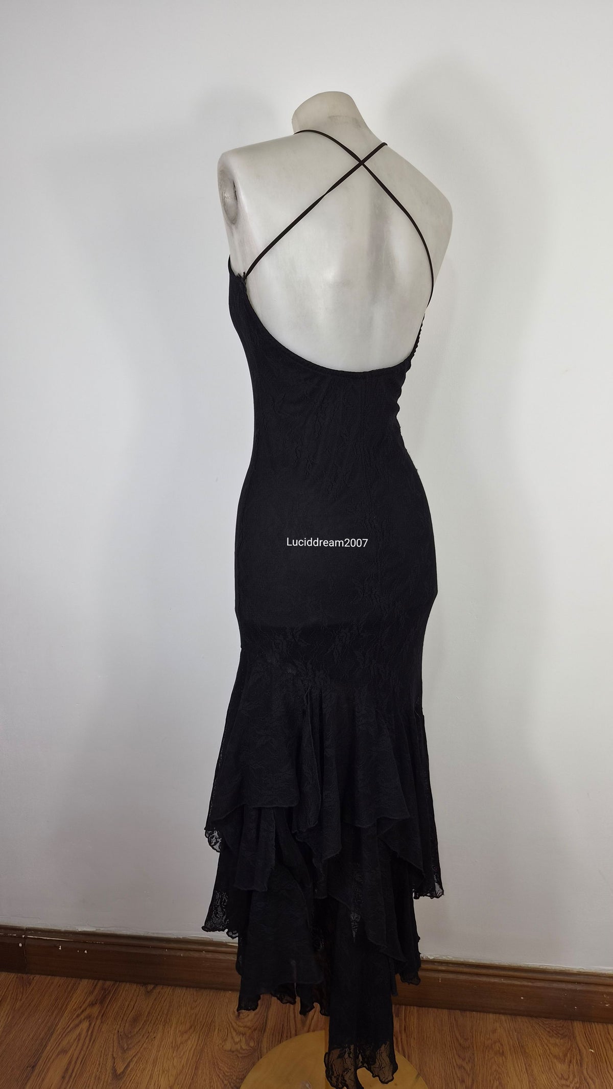 Robe dos nue en dentelle noire