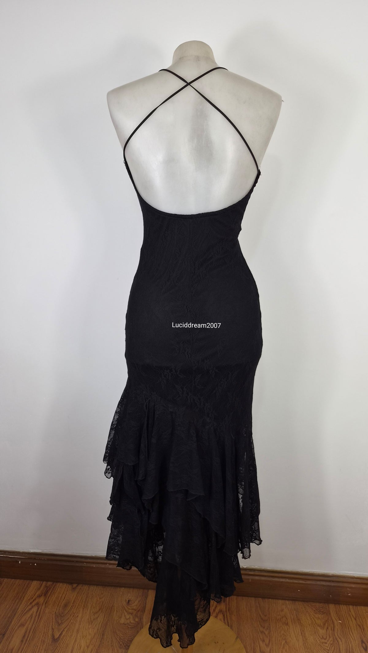 Robe dos nue en dentelle noire