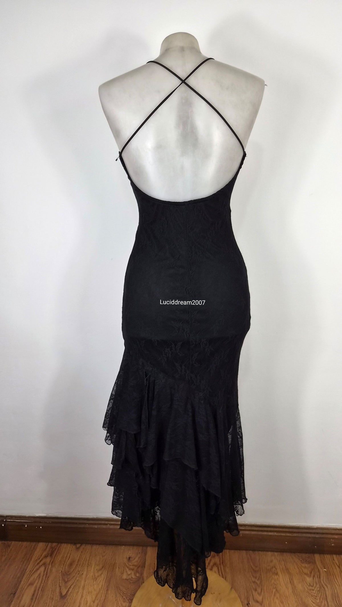 Robe dos nue en dentelle noire