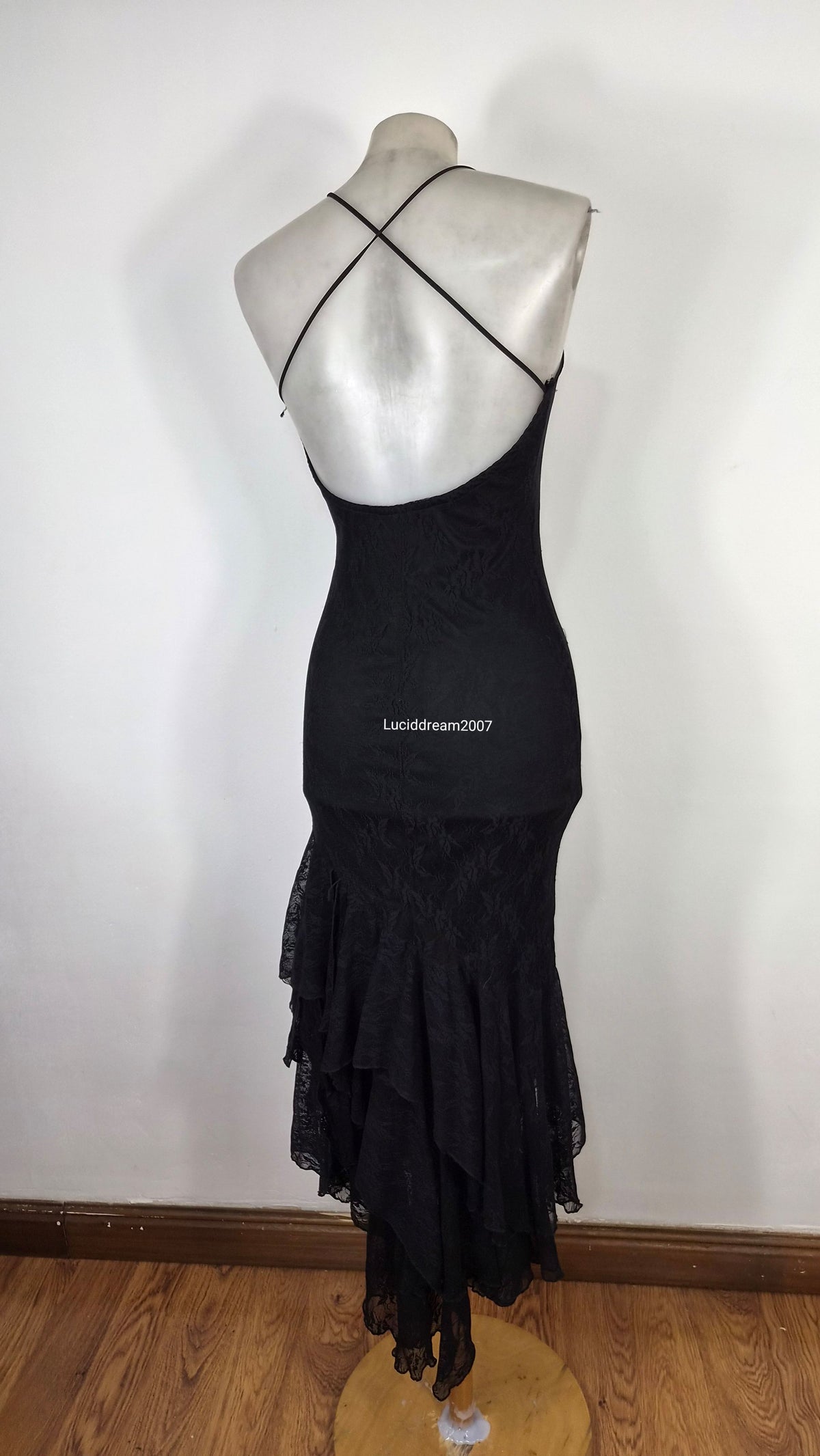 Robe dos nue en dentelle noire